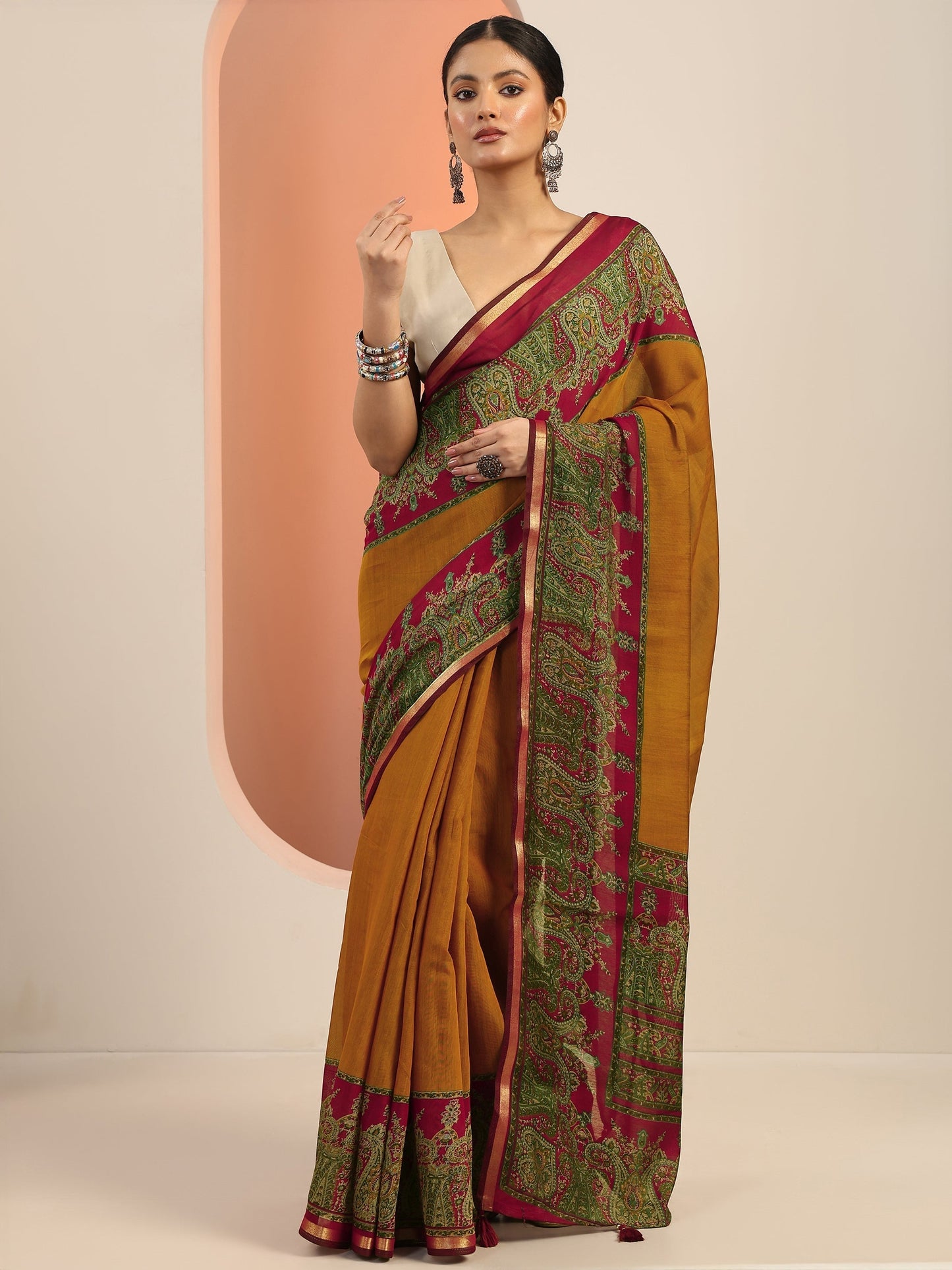 Mustard Printed Cotton Blend Saree With Unstitched Blouse Piece