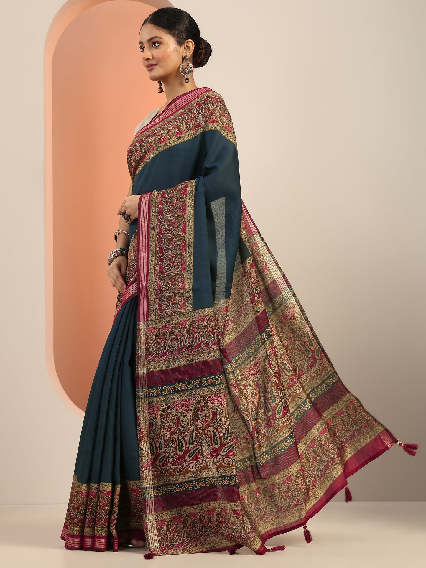 Teal Printed Cotton Blend Saree With Unstitched Blouse Piece