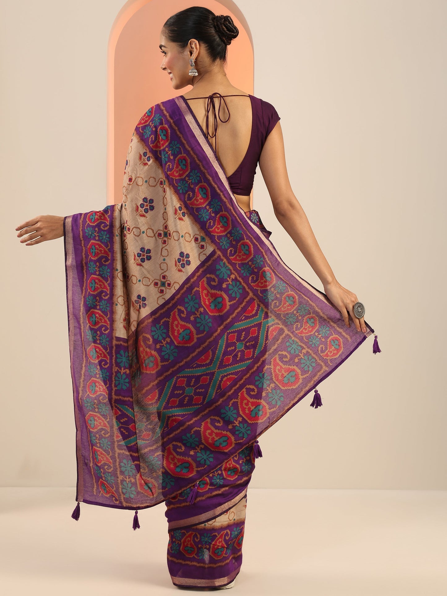 Beige Printed Cotton Saree With Unstitched Blouse Piece