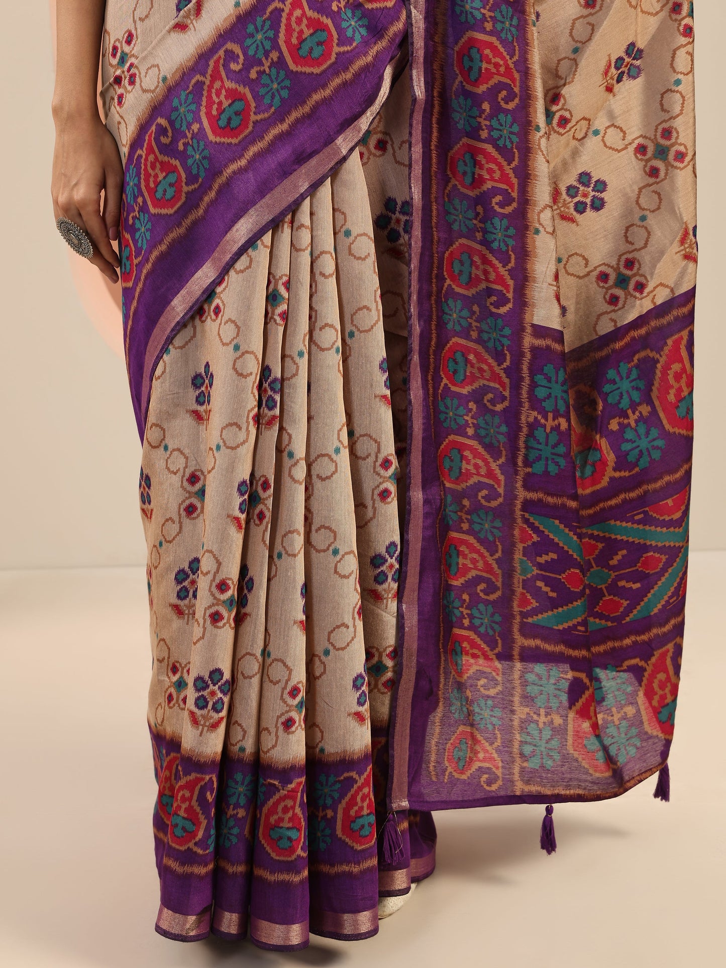 Beige Printed Cotton Saree With Unstitched Blouse Piece