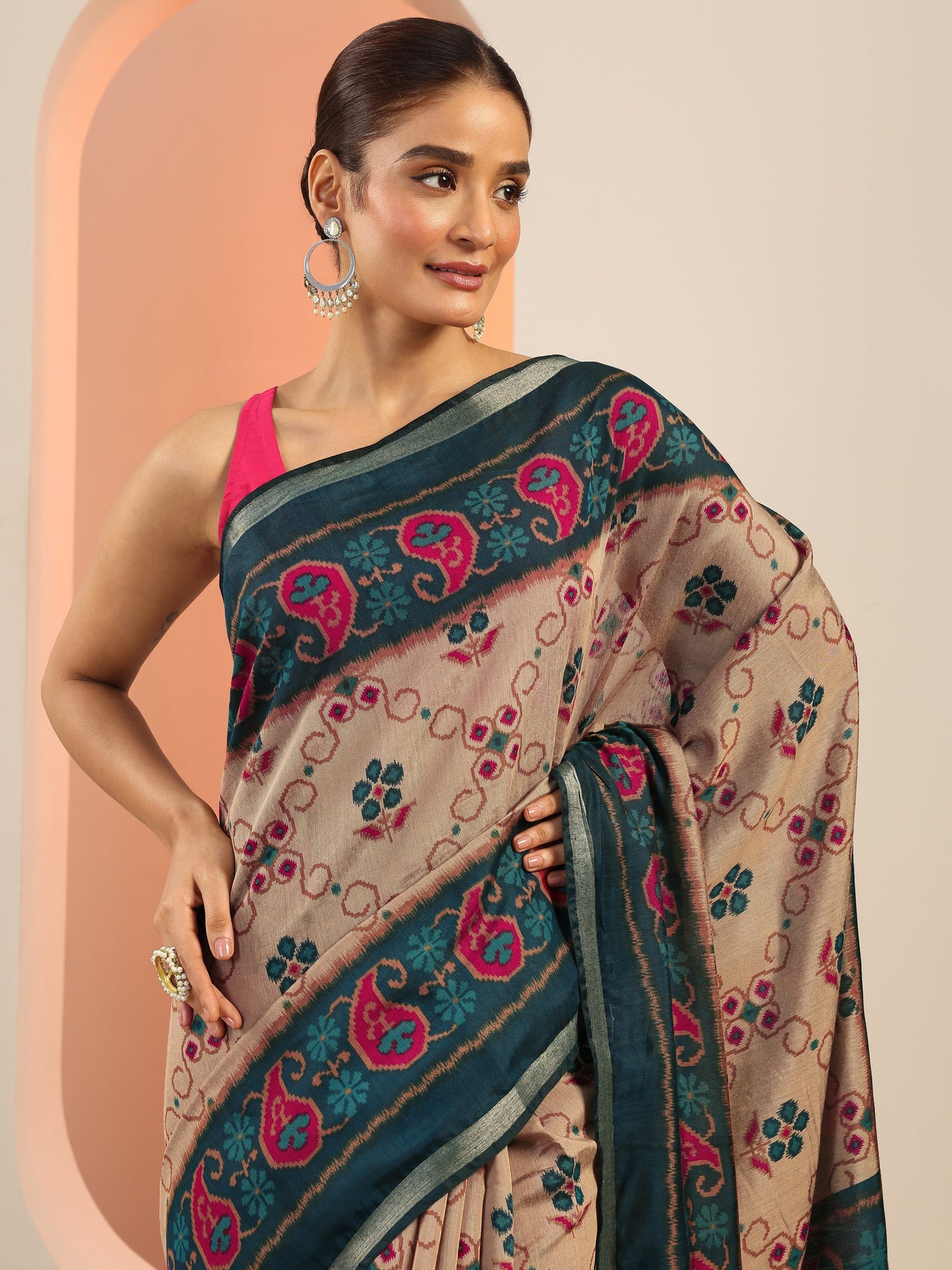 Beige Printed Cotton Saree With Unstitched Blouse Piece