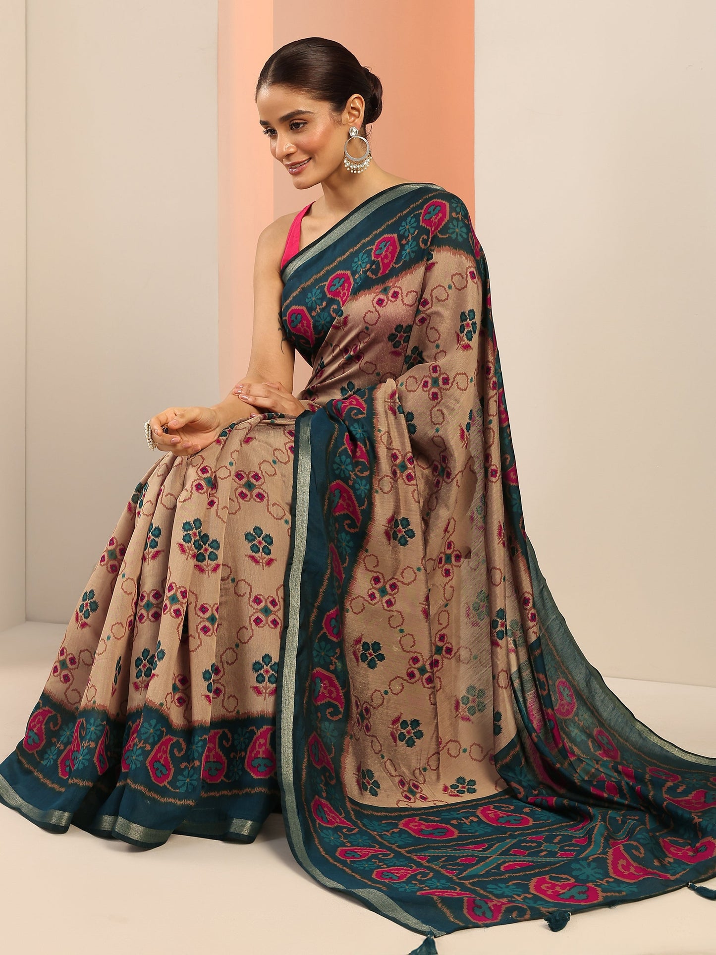 Beige Printed Cotton Saree With Unstitched Blouse Piece