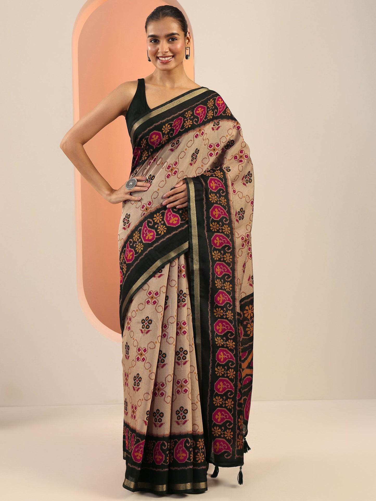 Beige Printed Cotton Saree With Unstitched Blouse Piece