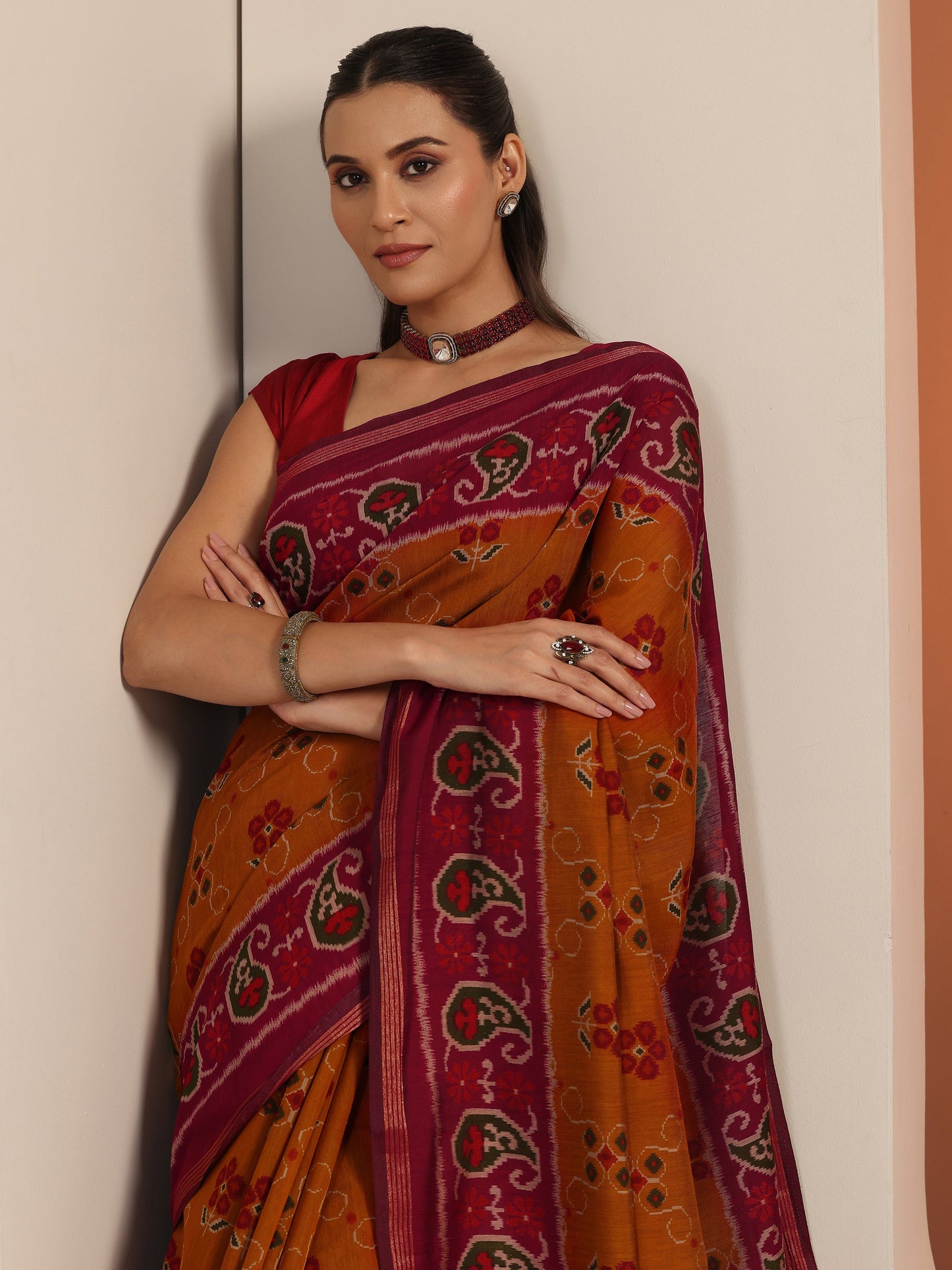 Mustard Printed Cotton Blend Saree With Unstitched Blouse Piece