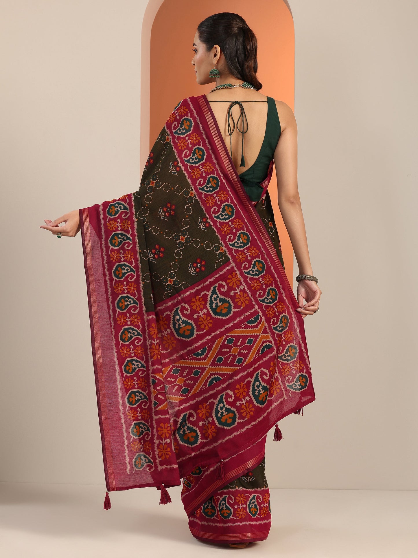 Olive Printed Cotton Blend Saree With Unstitched Blouse Piece