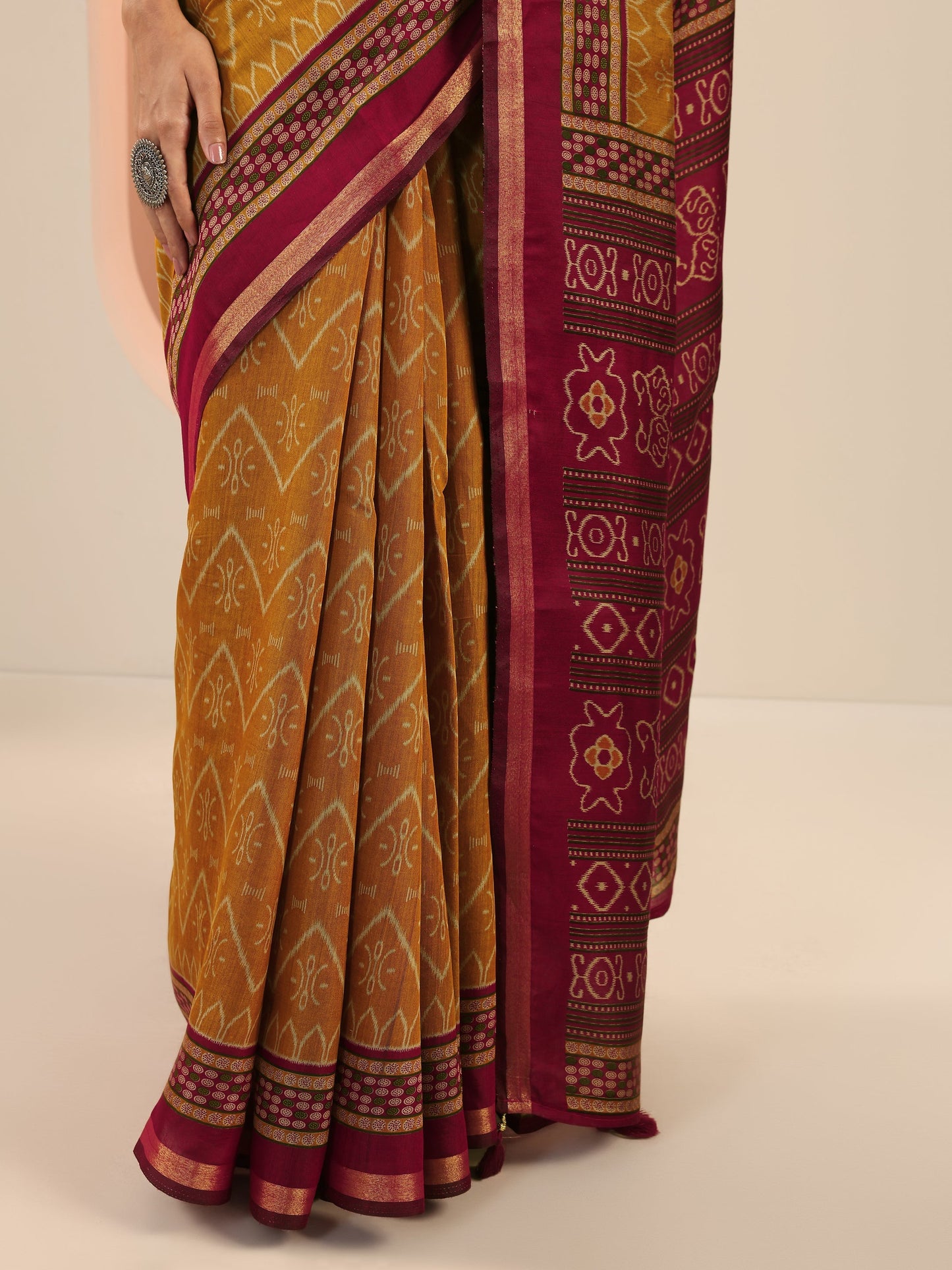 Mustard Printed Cotton Saree With Unstitched Blouse Piece