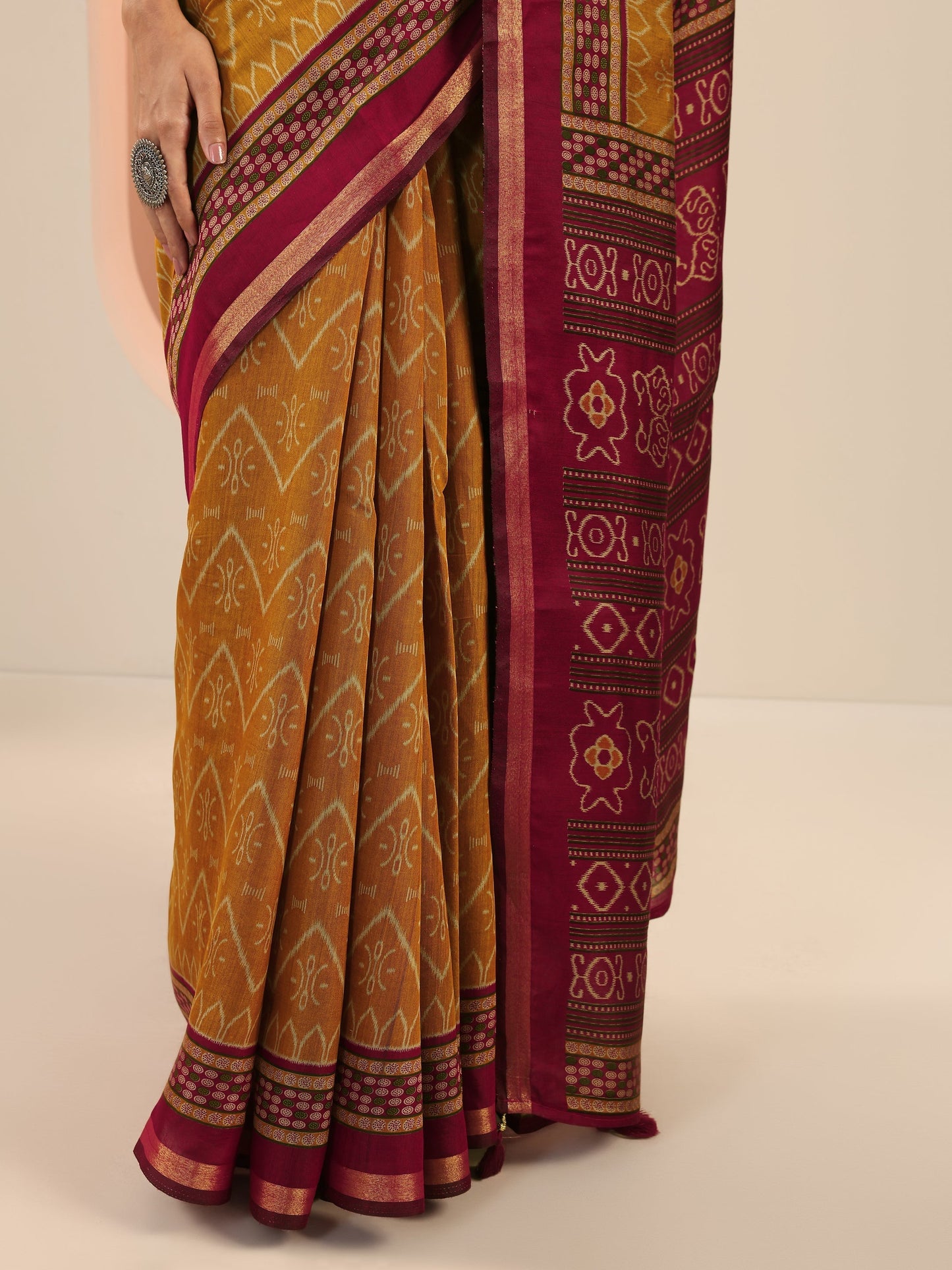 Mustard Printed Cotton Saree With Unstitched Blouse Piece