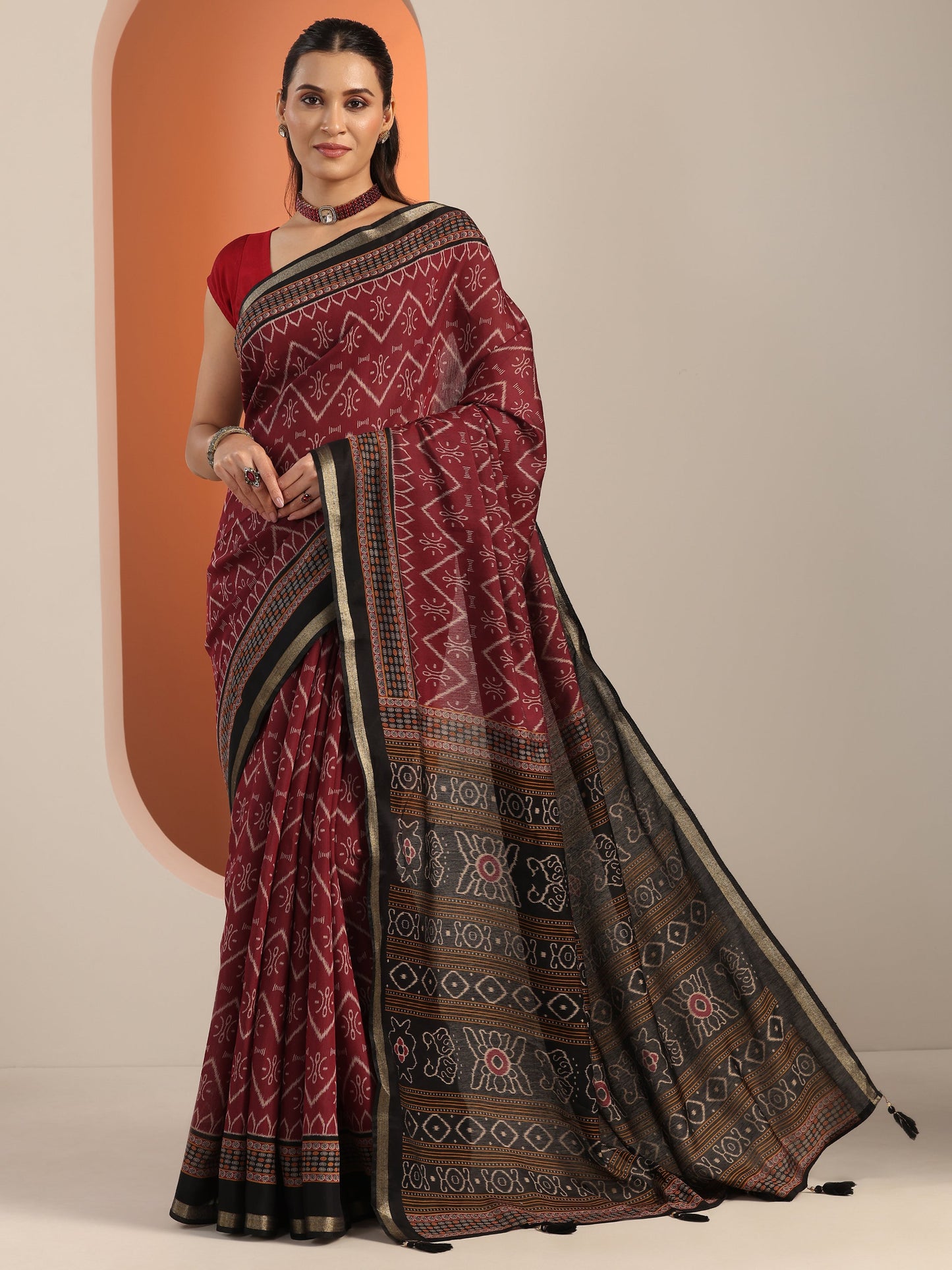 Maroon Printed Cotton Blend Saree With Unstitched Blouse Piece