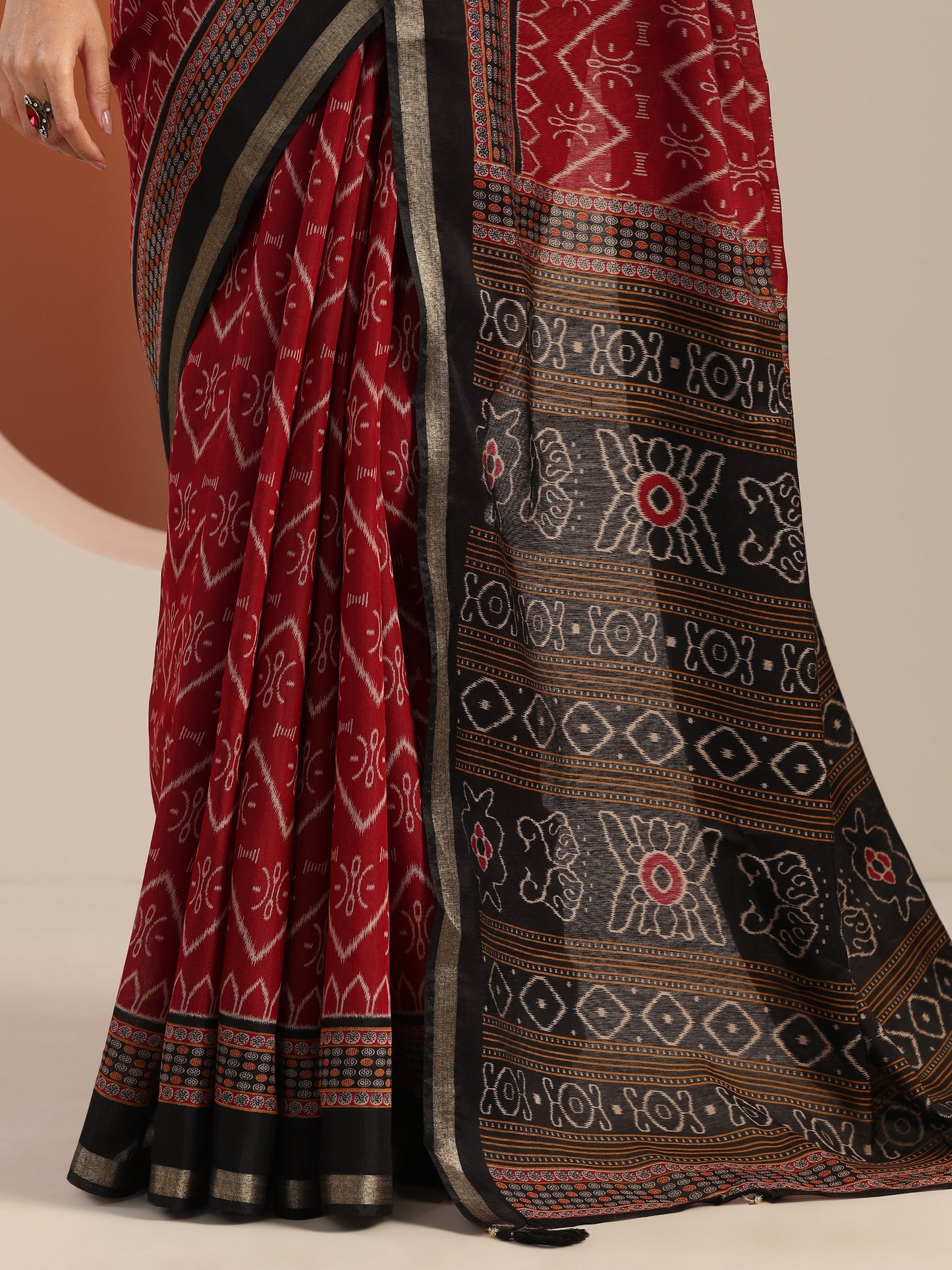 Maroon Printed Cotton Blend Saree With Unstitched Blouse Piece