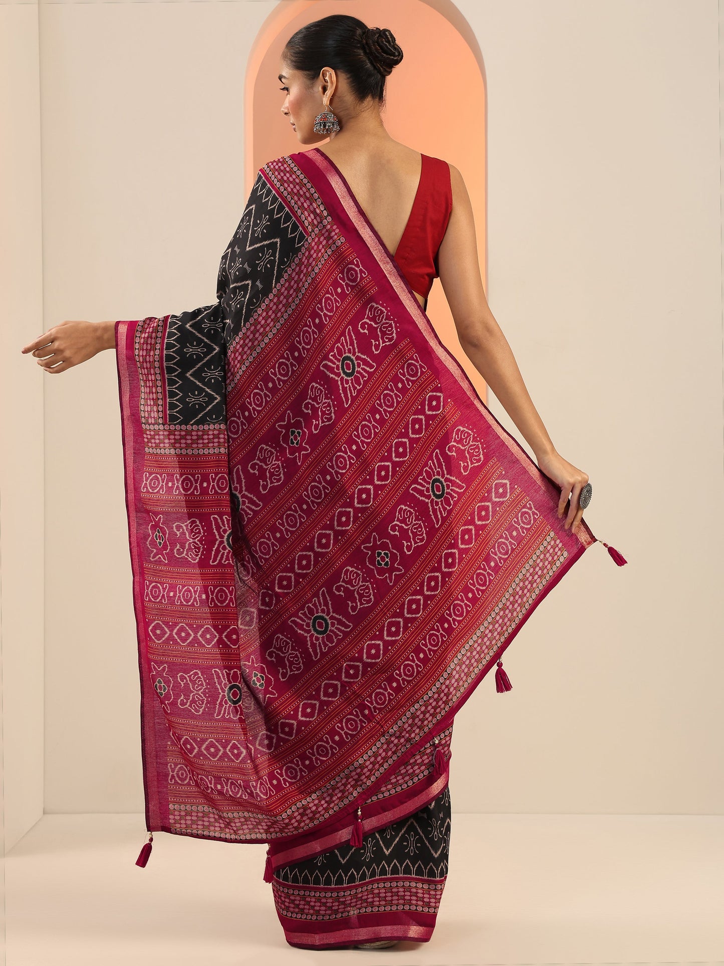 Black Printed Cotton Saree With Unstitched Blouse Piece