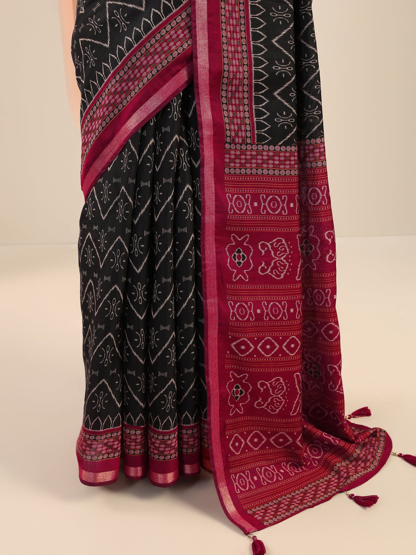 Black Printed Cotton Saree With Unstitched Blouse Piece