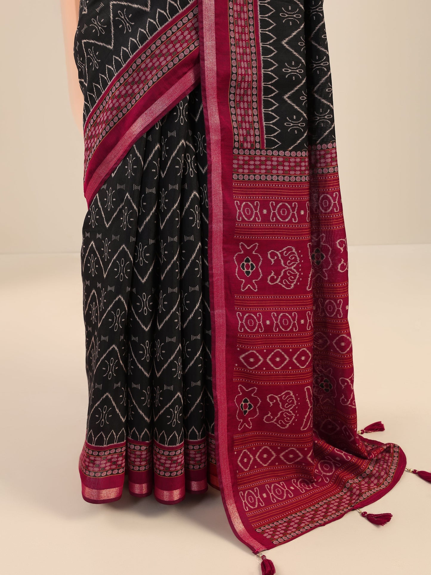 Black Printed Cotton Saree With Unstitched Blouse Piece