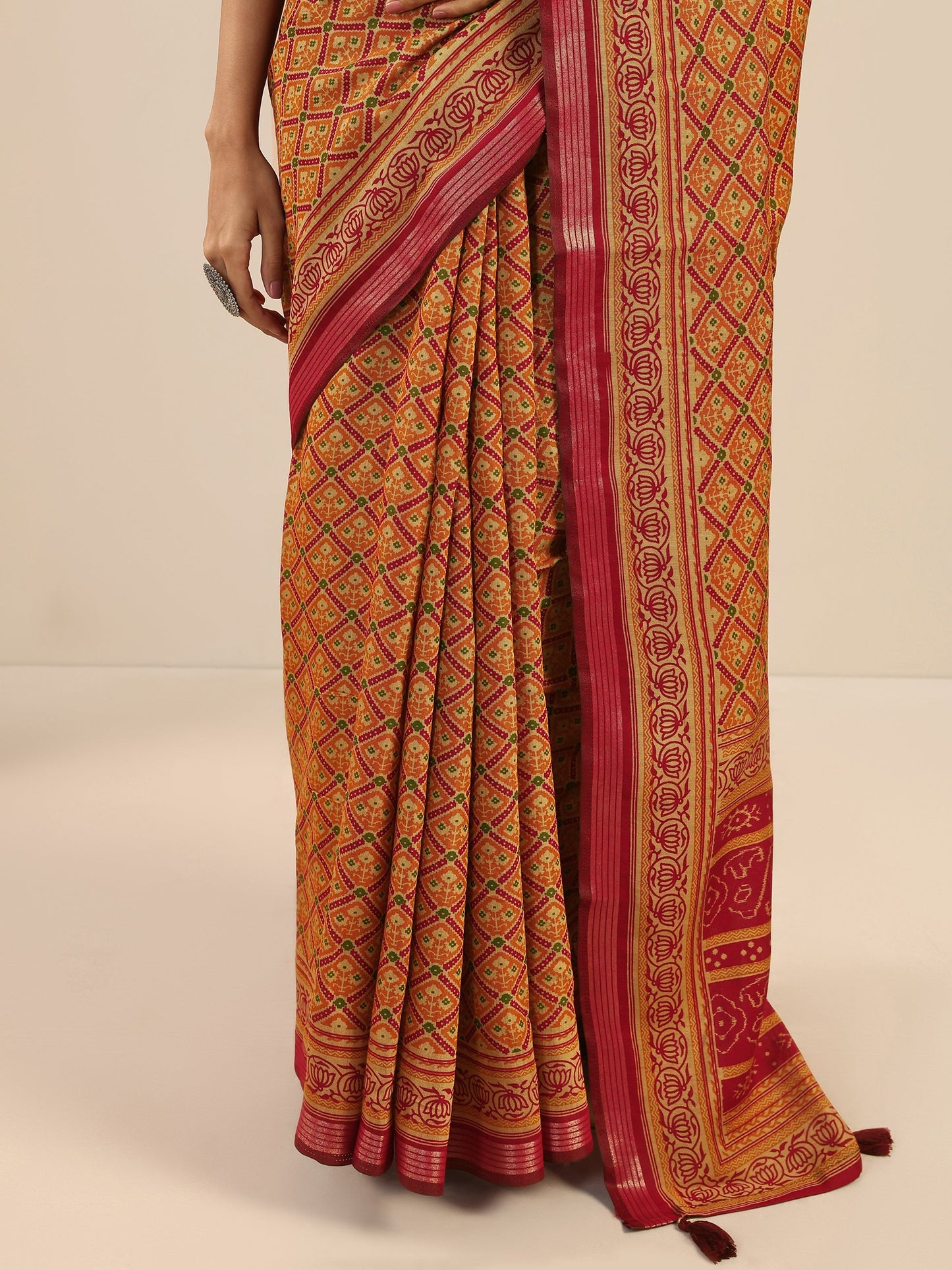 Mustard Printed Cotton Saree With Unstitched Blouse Piece