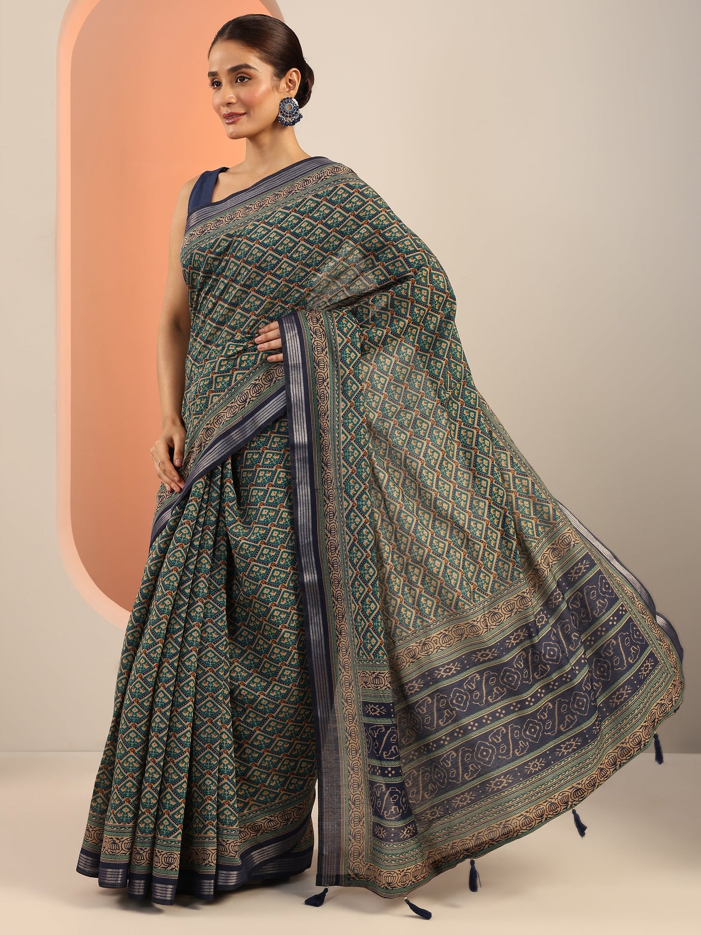 Teal Printed Cotton Saree With Unstitched Blouse Piece