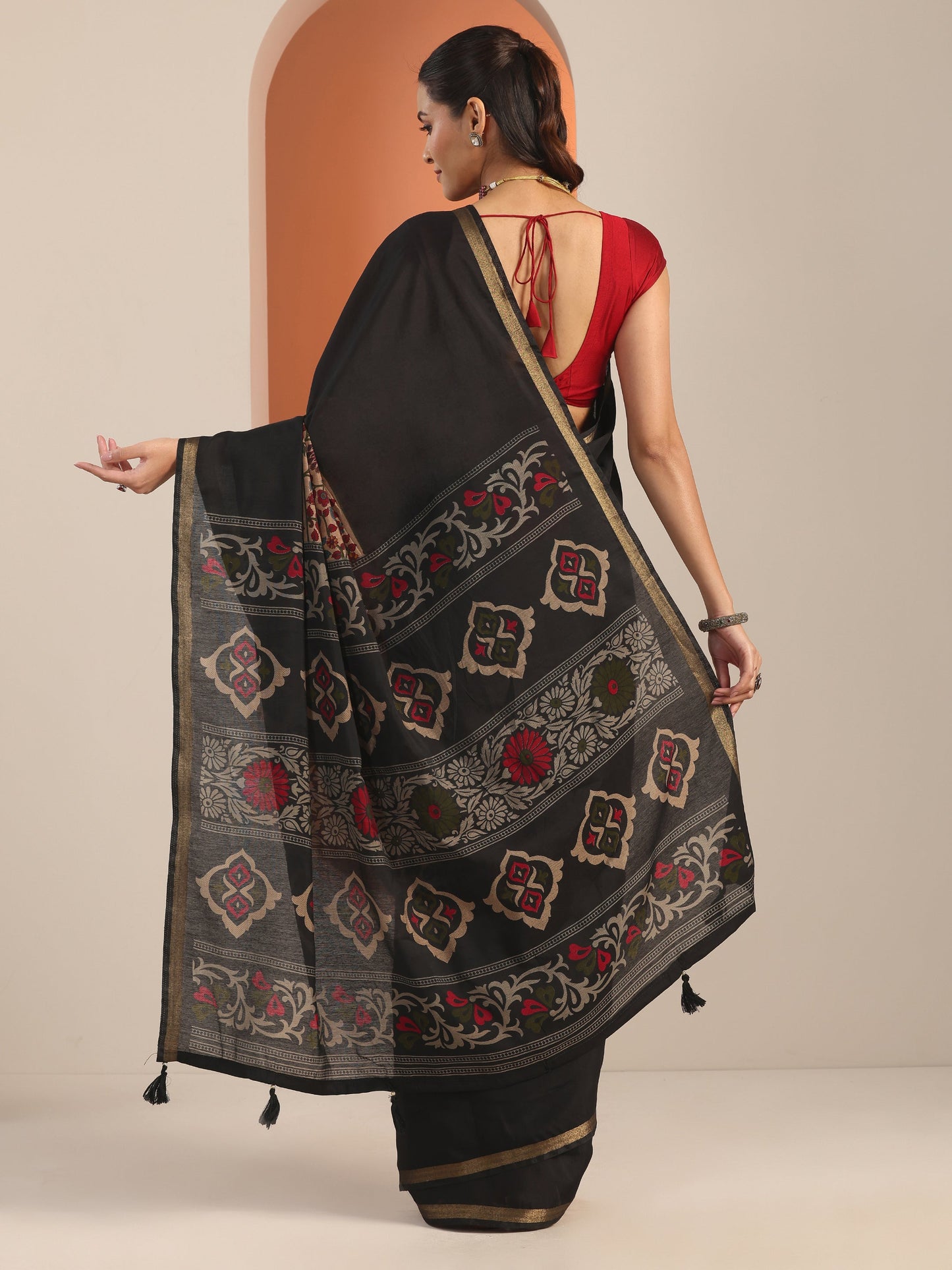 Black Printed Cotton Blend Saree With Unstitched Blouse Piece