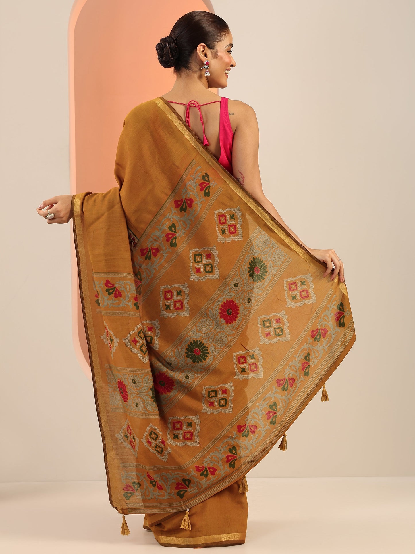 Mustard Printed Cotton Saree With Unstitched Blouse Piece