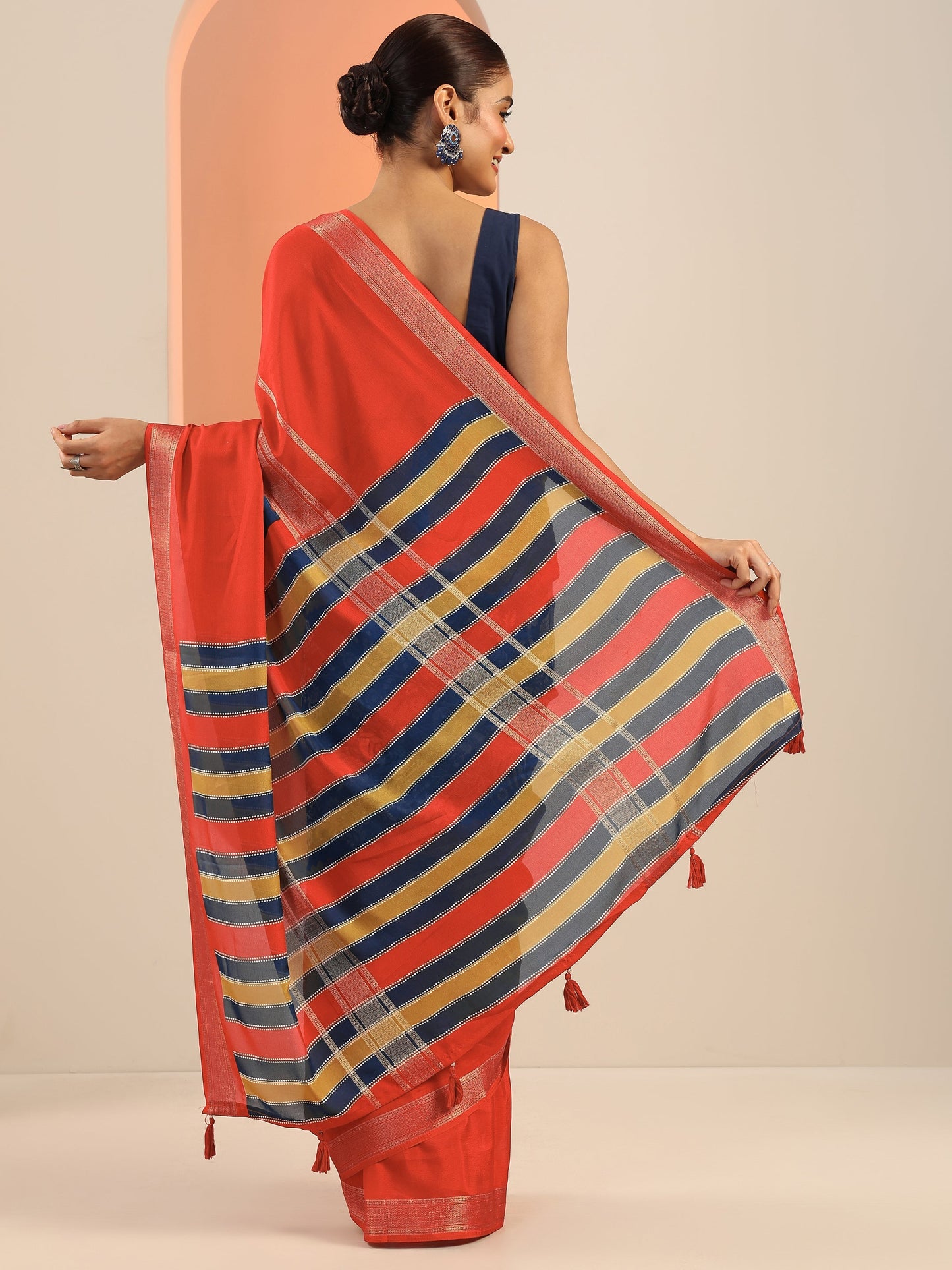 Blue Printed Crepe Saree With Unstitched Blouse Piece