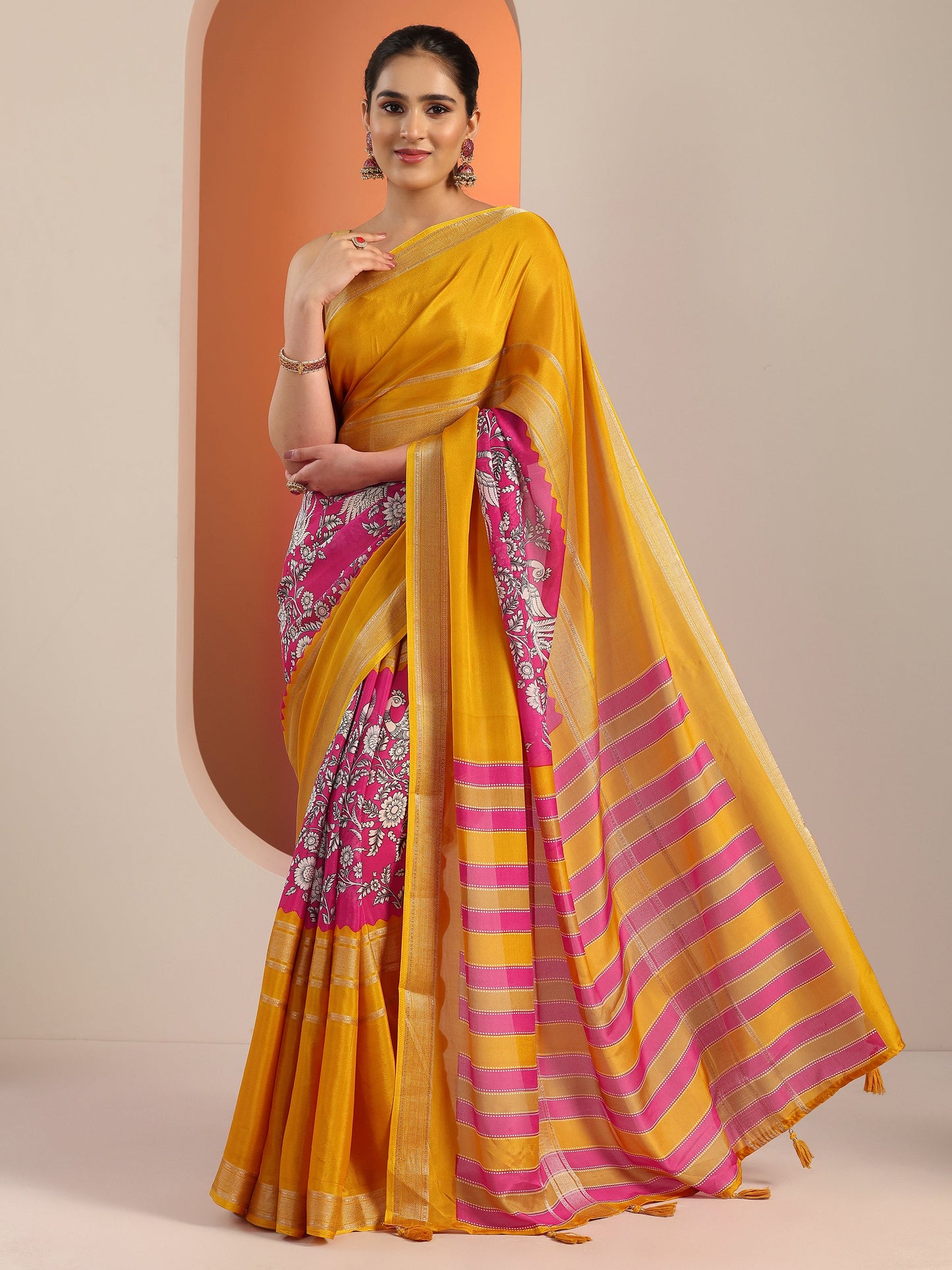 Pink Printed Crepe Saree With Unstitched Blouse Piece