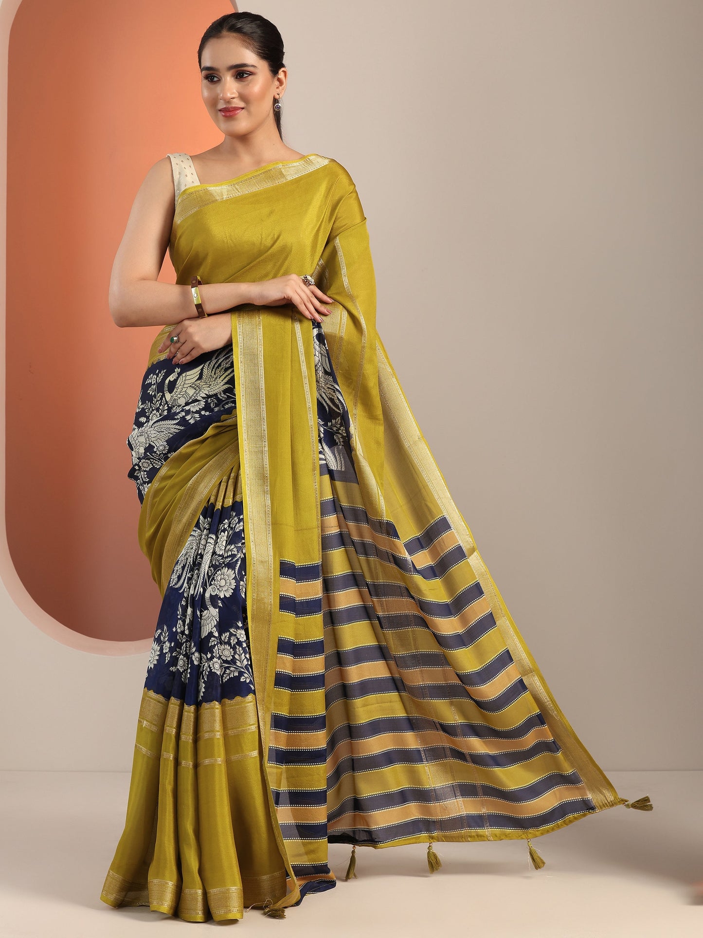Navy Blue Printed Crepe Saree With Unstitched Blouse Piece