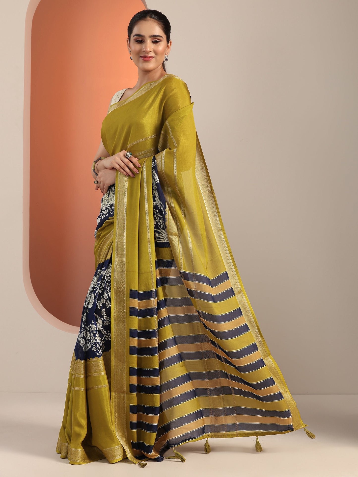Navy Blue Printed Crepe Saree With Unstitched Blouse Piece