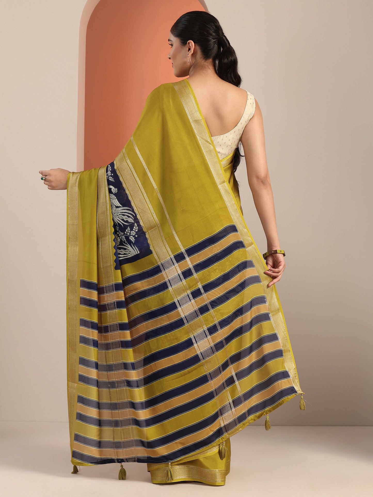 Navy Blue Printed Crepe Saree With Unstitched Blouse Piece