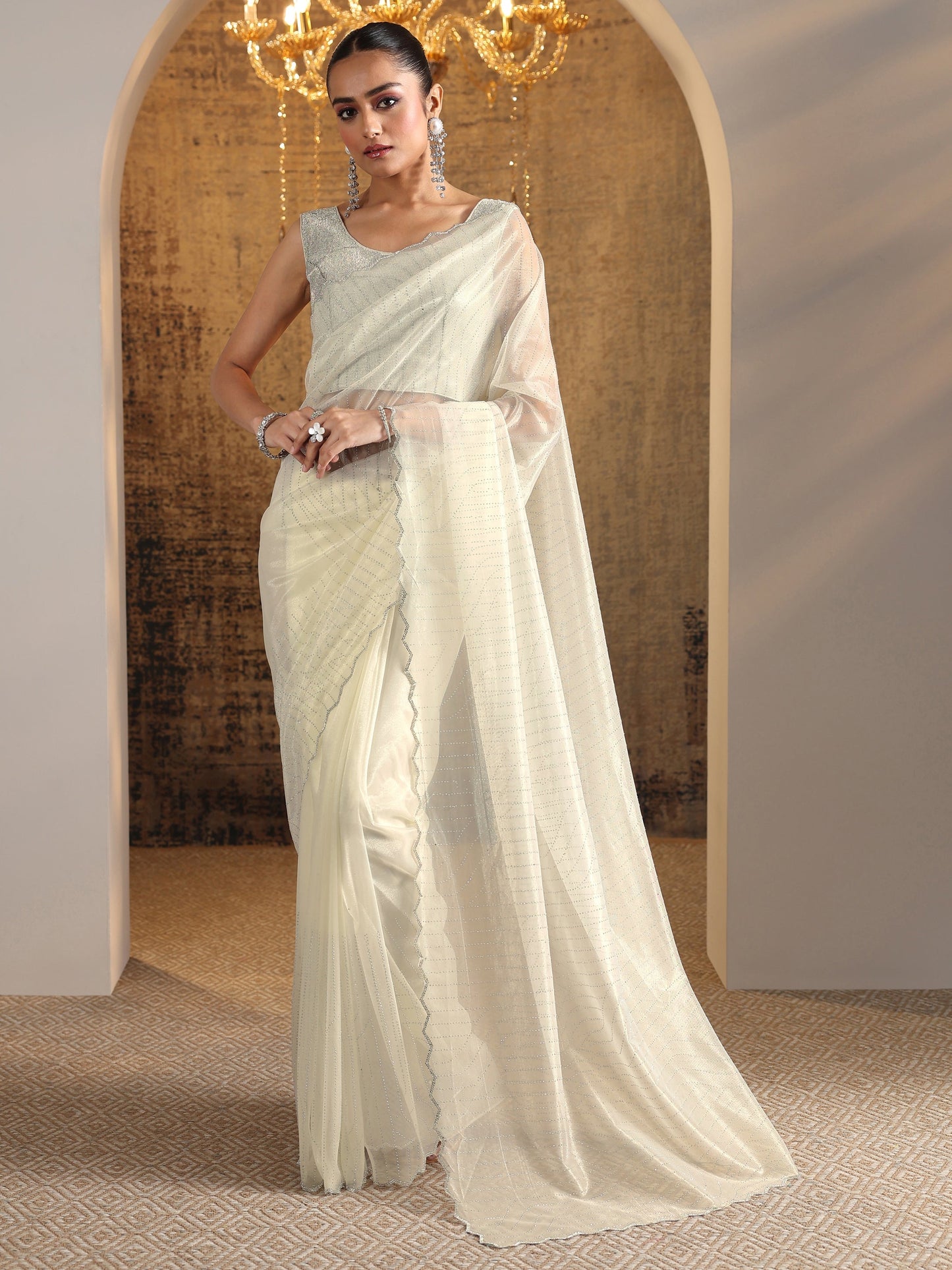 Off White Embellished Organza Saree With Unstitched Blouse Piece