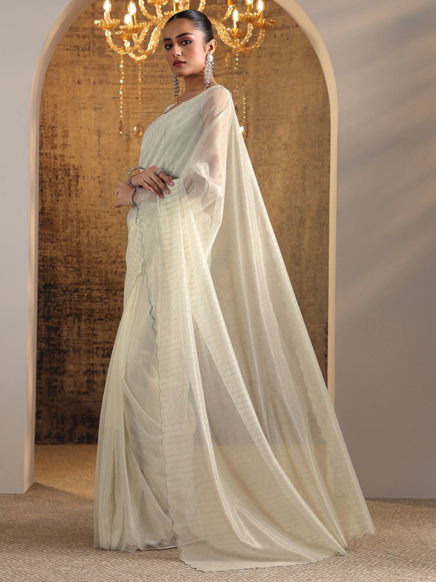 Off White Embellished Organza Saree With Unstitched Blouse Piece