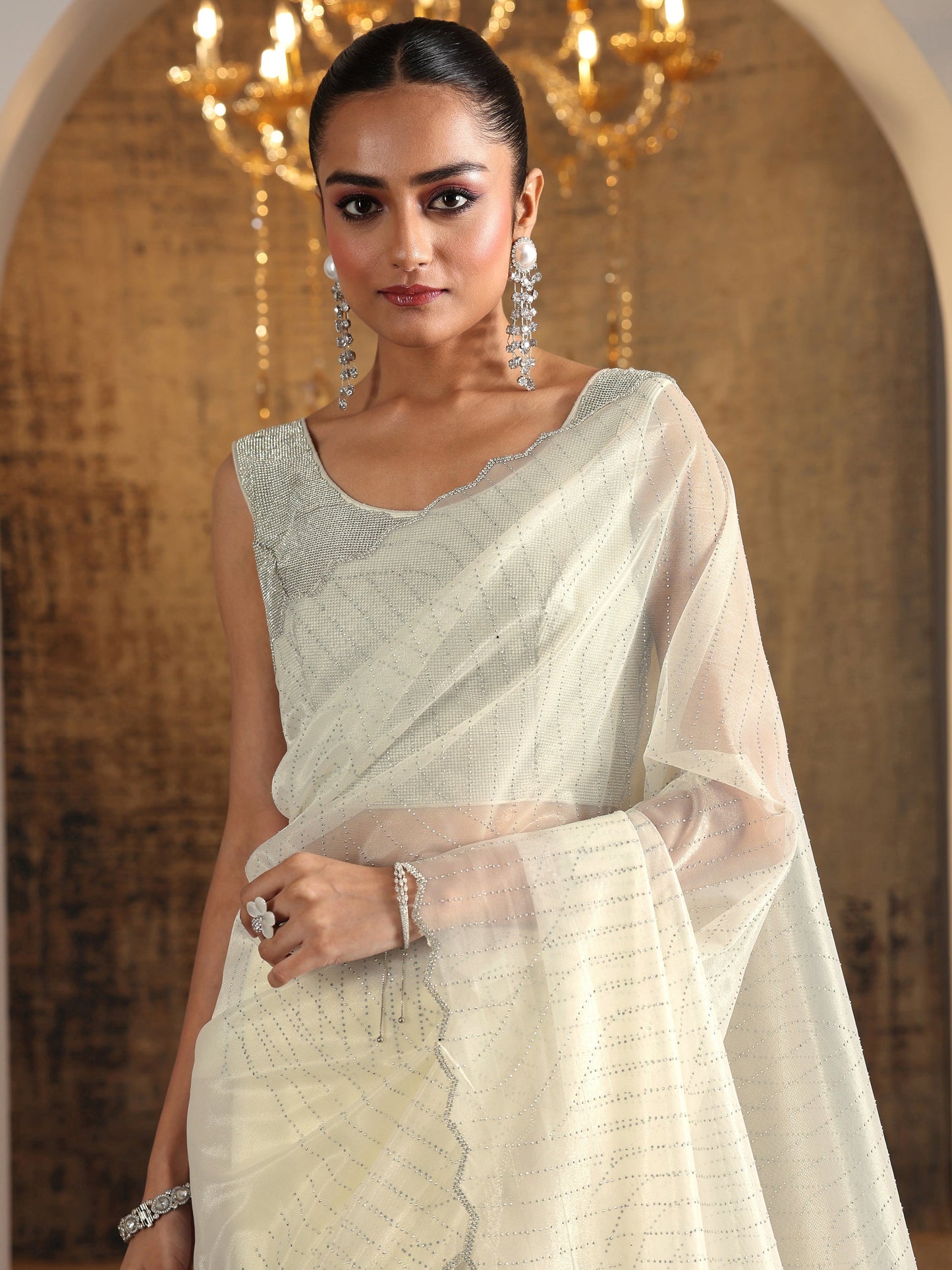Off White Embellished Organza Saree With Unstitched Blouse Piece