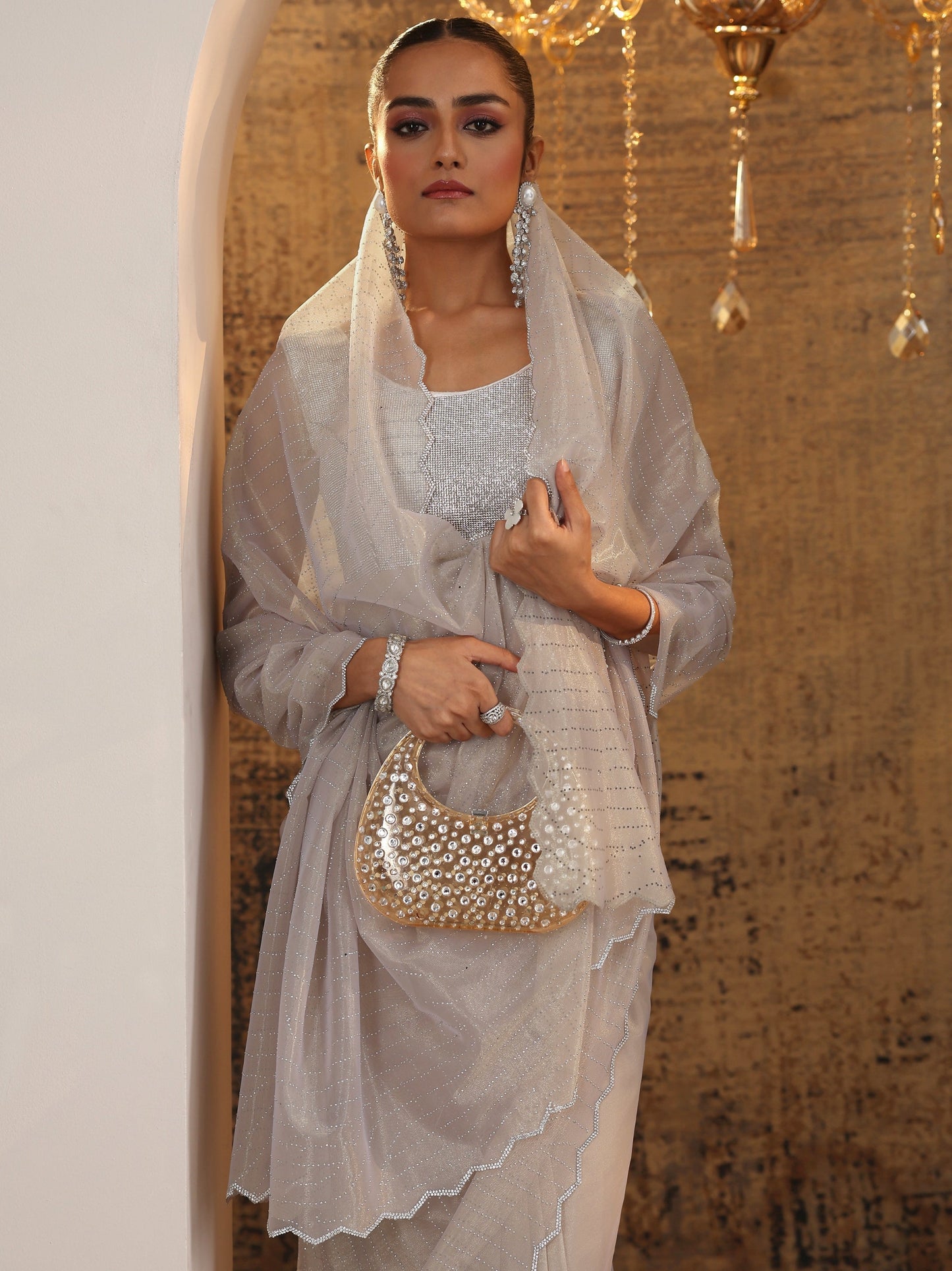 Mauve Embellished Organza Saree With Unstitched Blouse Piece