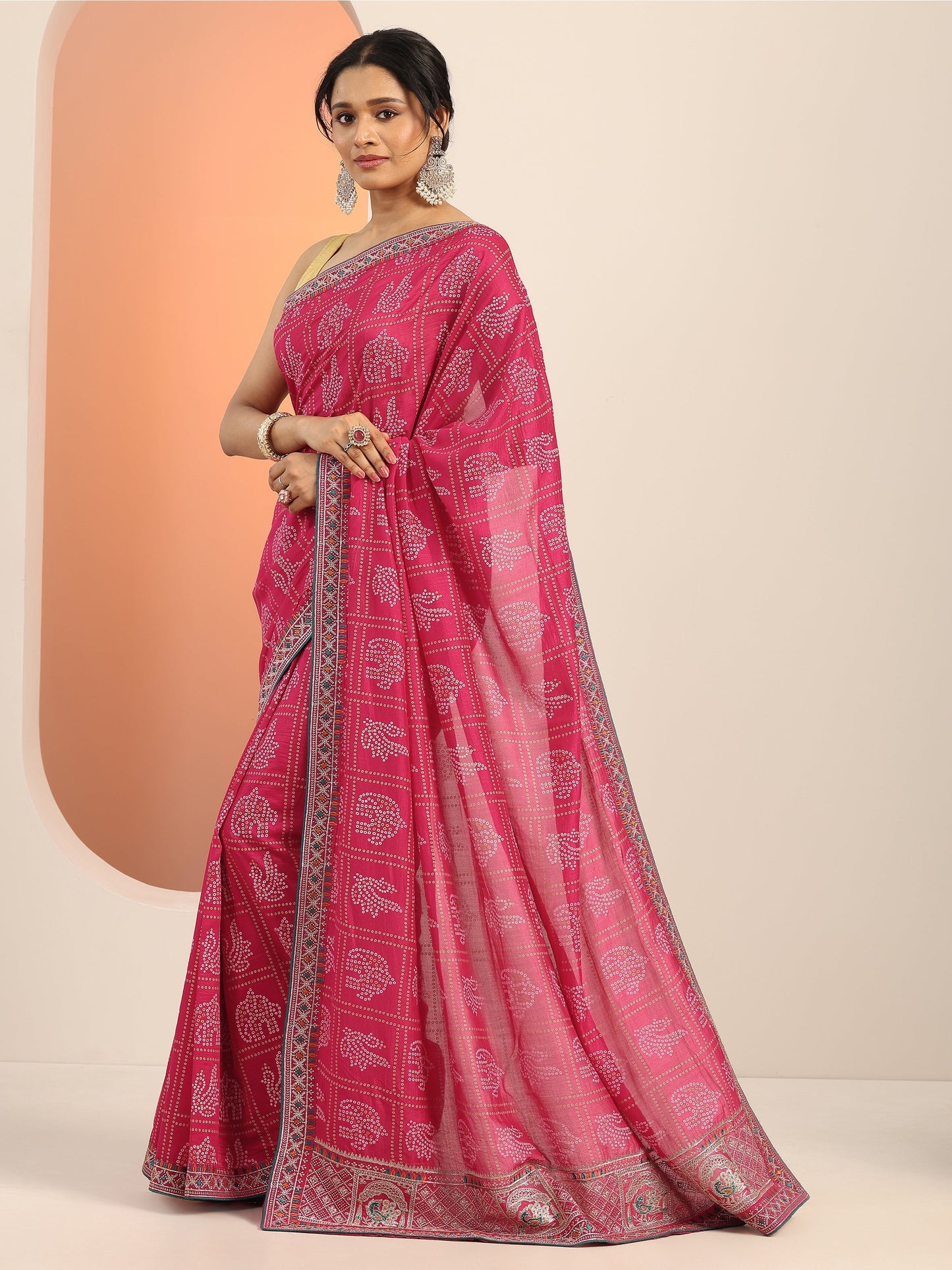 Magenta Printed Silk Blend Saree With Unstitched Blouse Piece