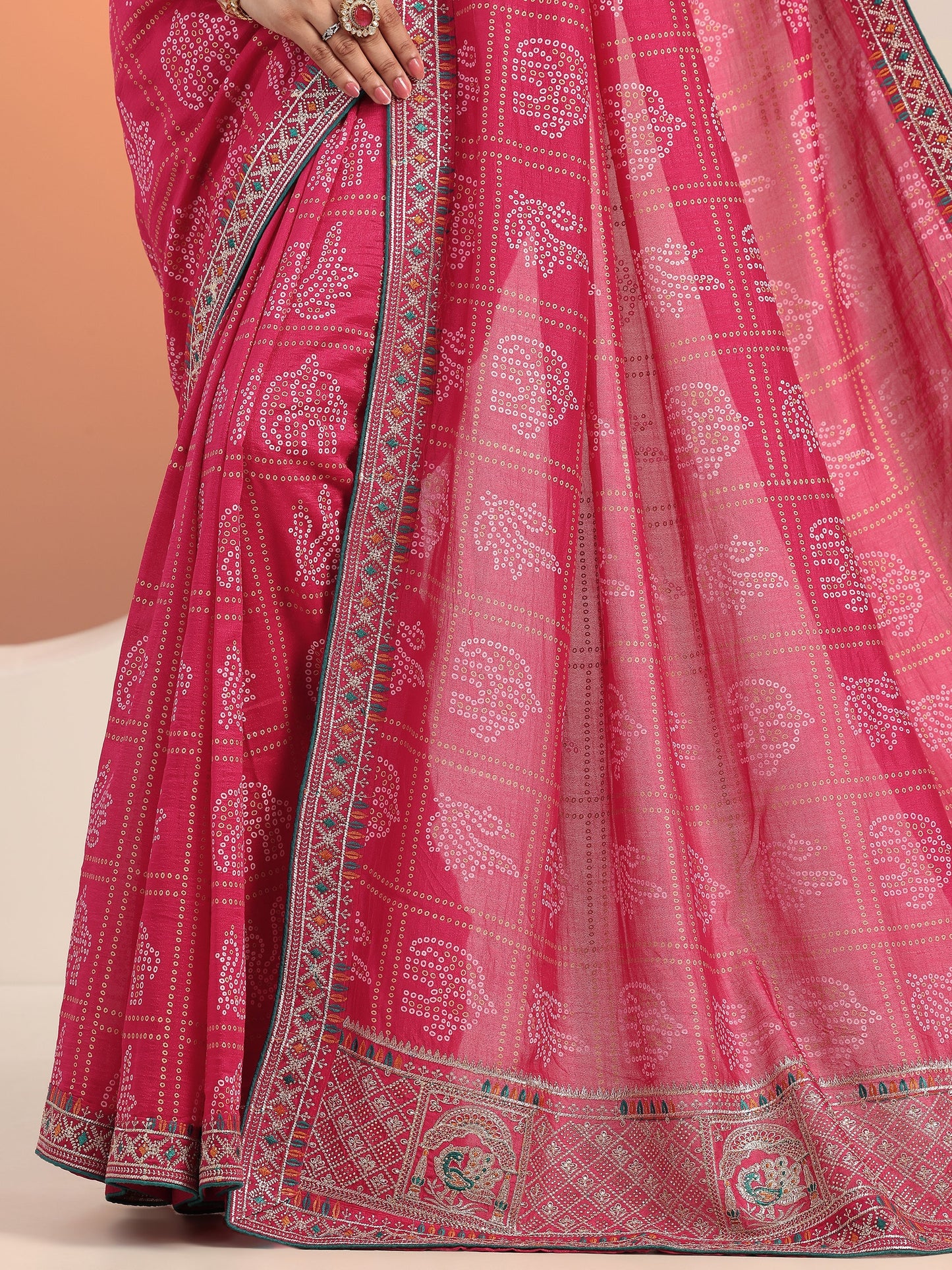 Magenta Printed Silk Blend Saree With Unstitched Blouse Piece