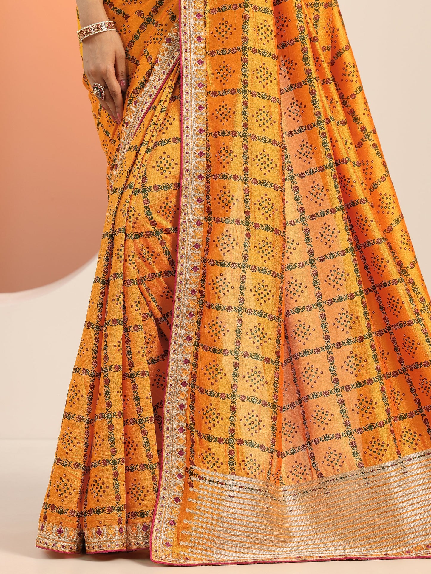Mustard Printed Silk blend Saree With Unstitched Blouse Piece