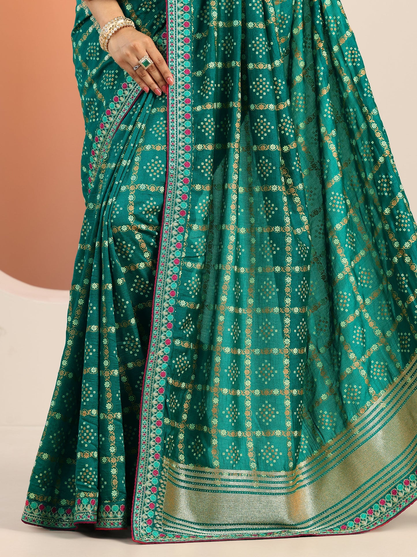 Green Printed Silk blend Saree With Unstitched Blouse Piece