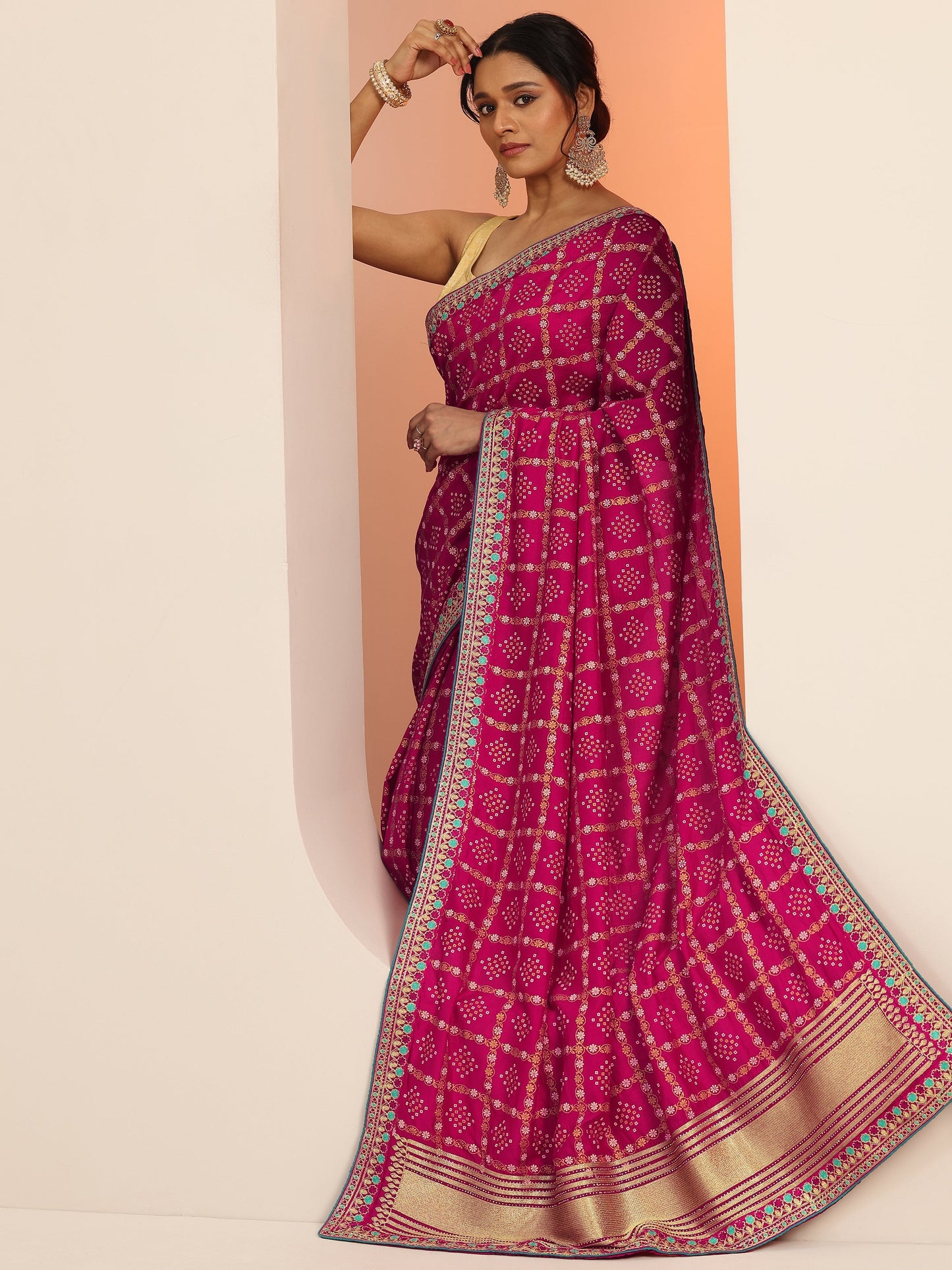 Magenta Printed Silk blend Saree With Unstitched Blouse Piece