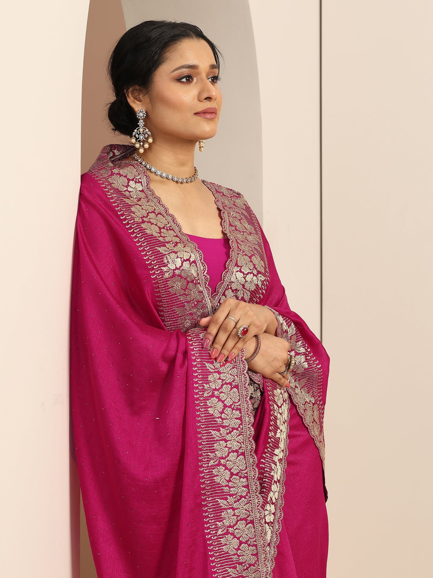Pink Embellished Silk blend Saree With Unstitched Blouse Piece