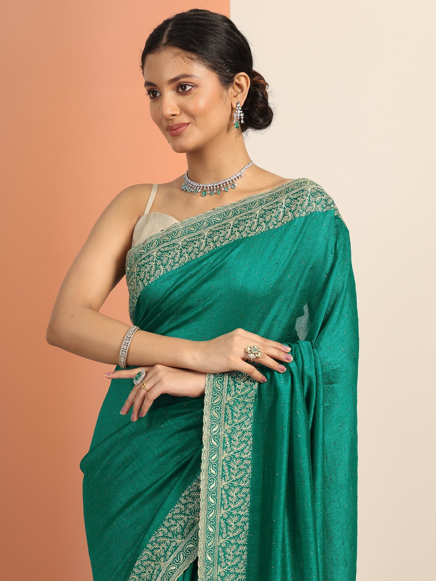 Green Embellished Silk blend Saree With Unstitched Blouse Piece