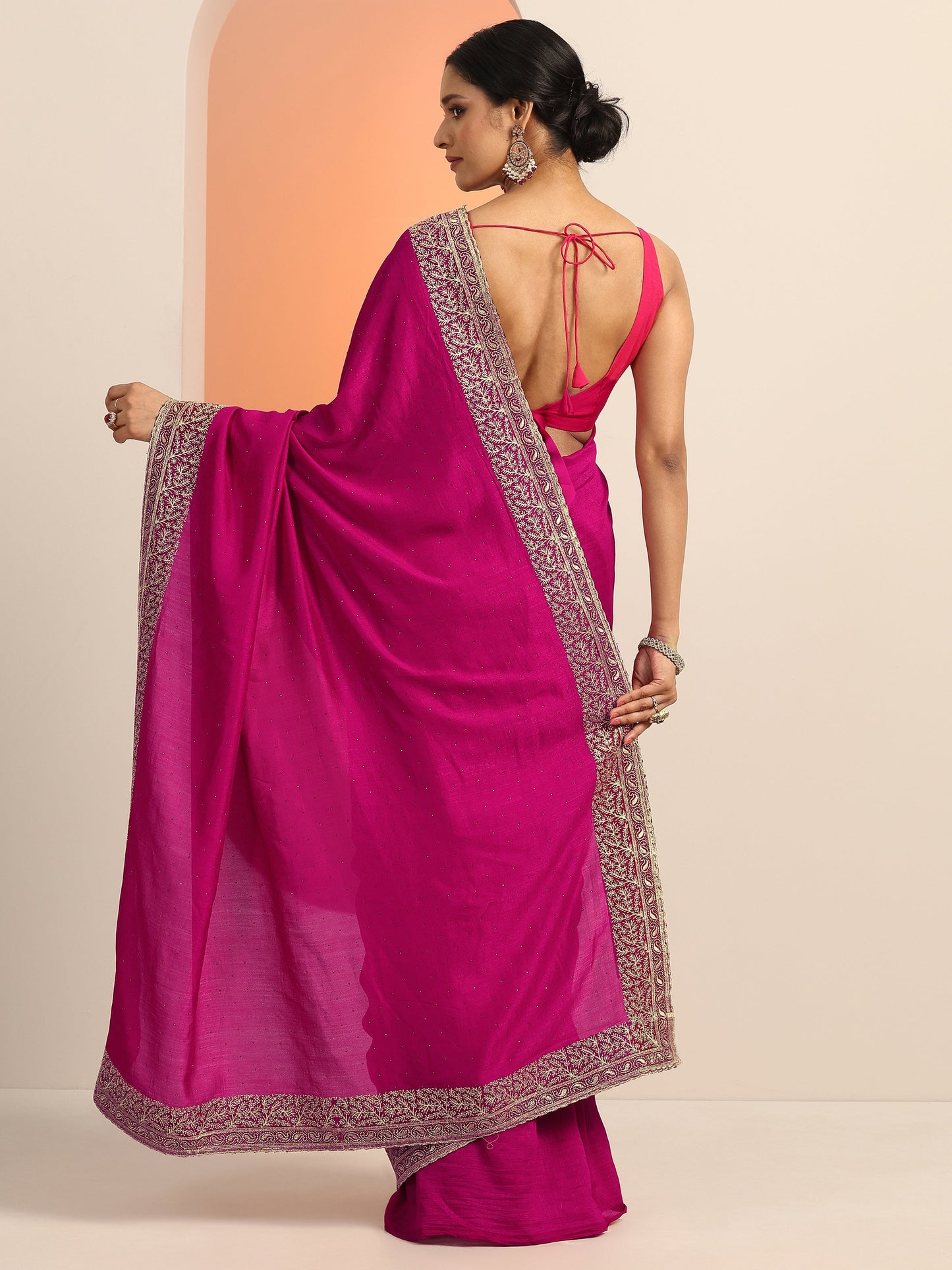 Magenta Embellished Silk blend Saree With Unstitched Blouse Piece