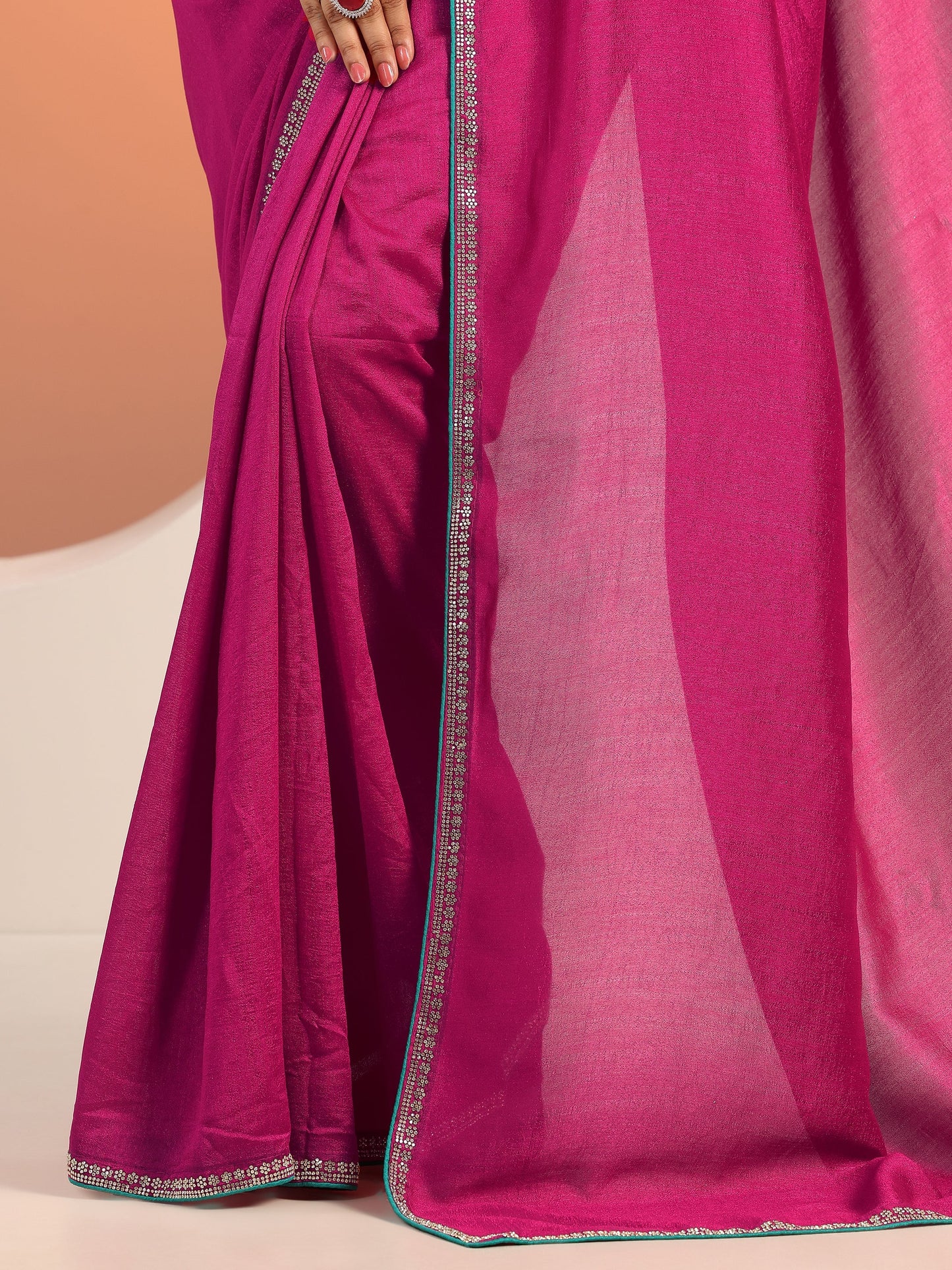 Magenta Solid Silk blend Saree With Unstitched Blouse Piece