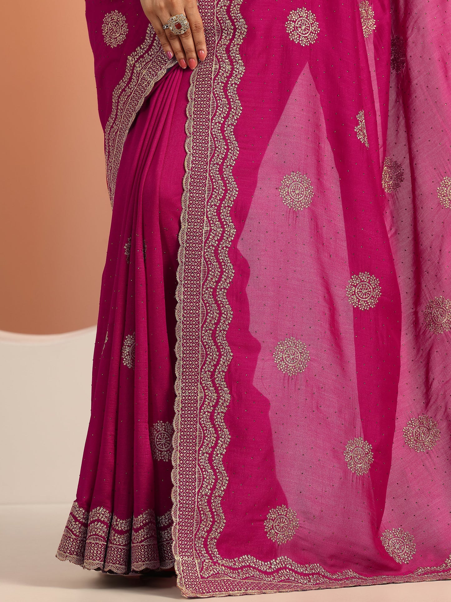 Pink Embellished Silk blend Saree With Unstitched Blouse Piece