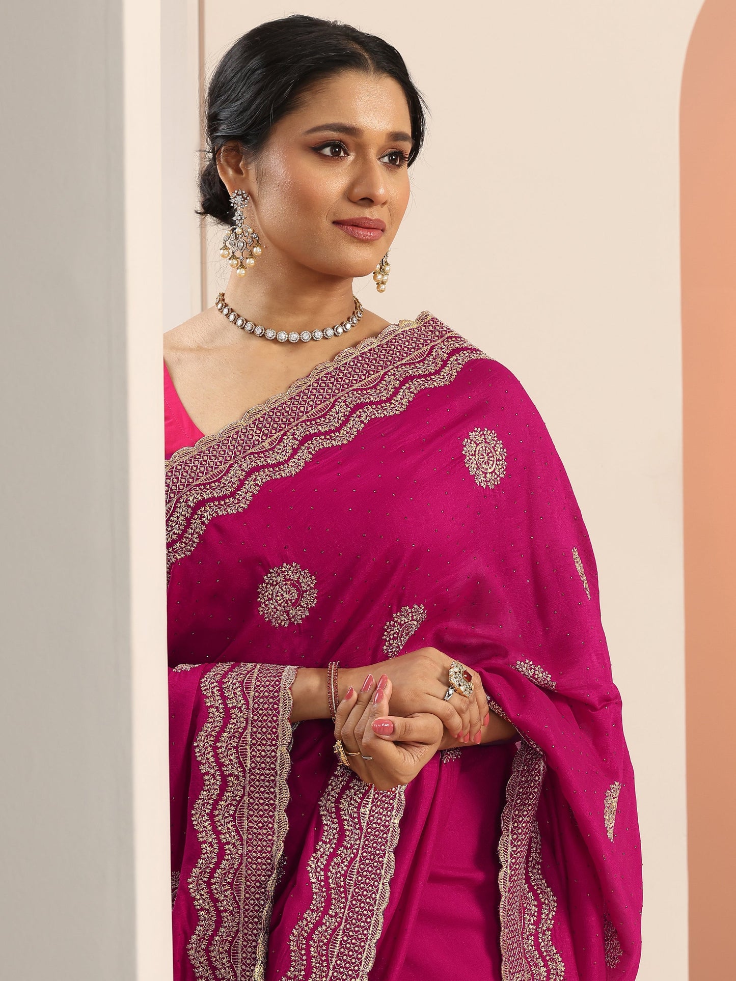 Pink Embellished Silk blend Saree With Unstitched Blouse Piece