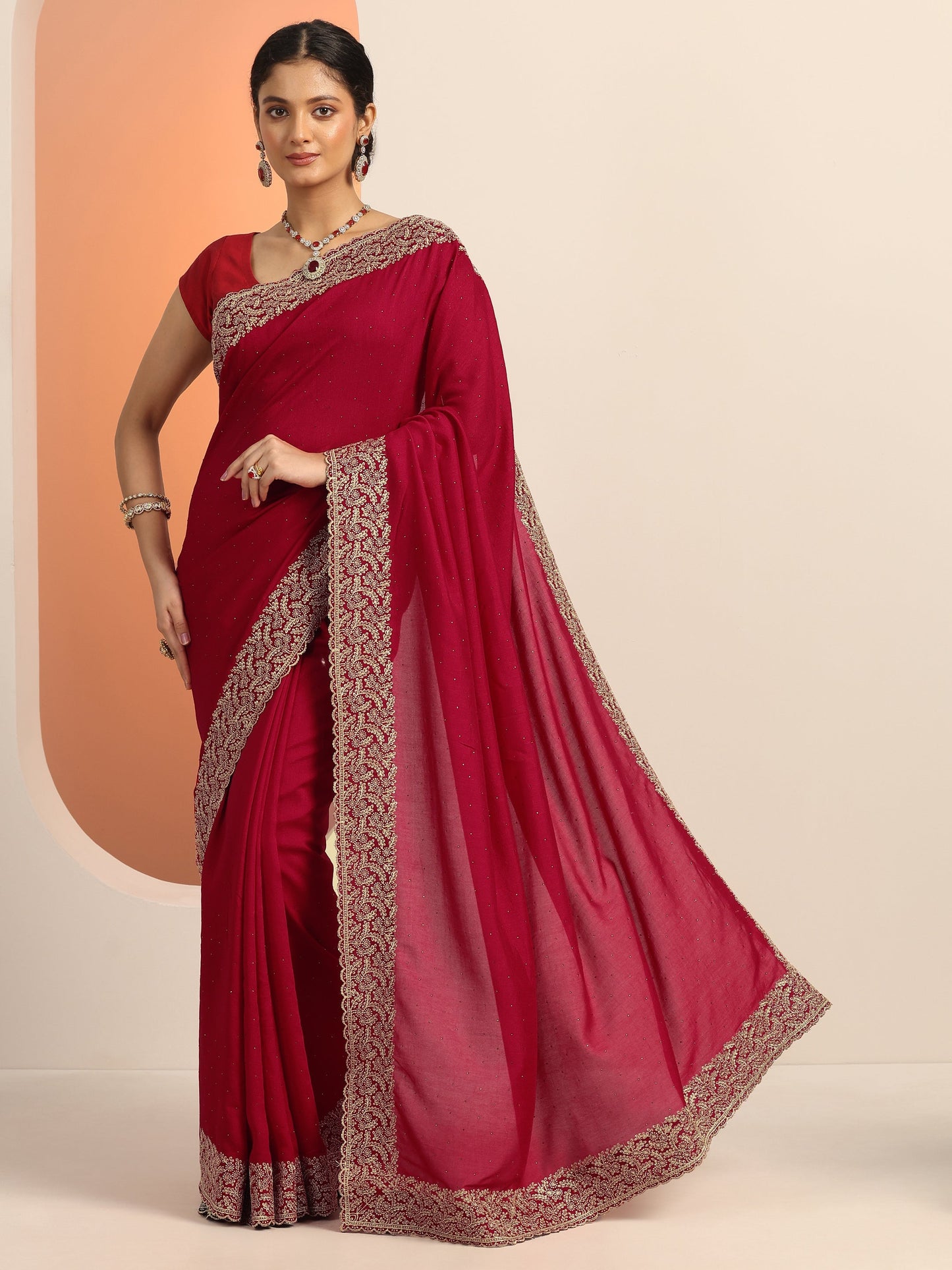 Red Embellished Silk blend Saree With Unstitched Blouse Piece