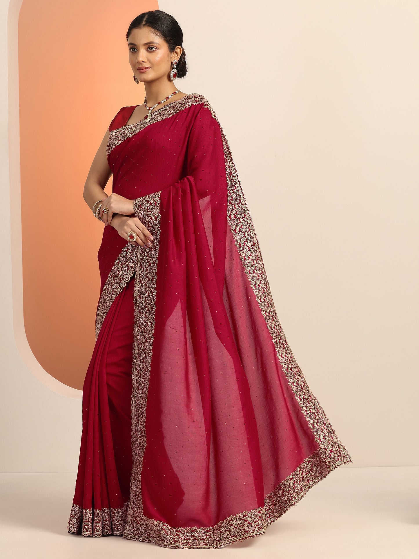 Red Embellished Silk blend Saree With Unstitched Blouse Piece