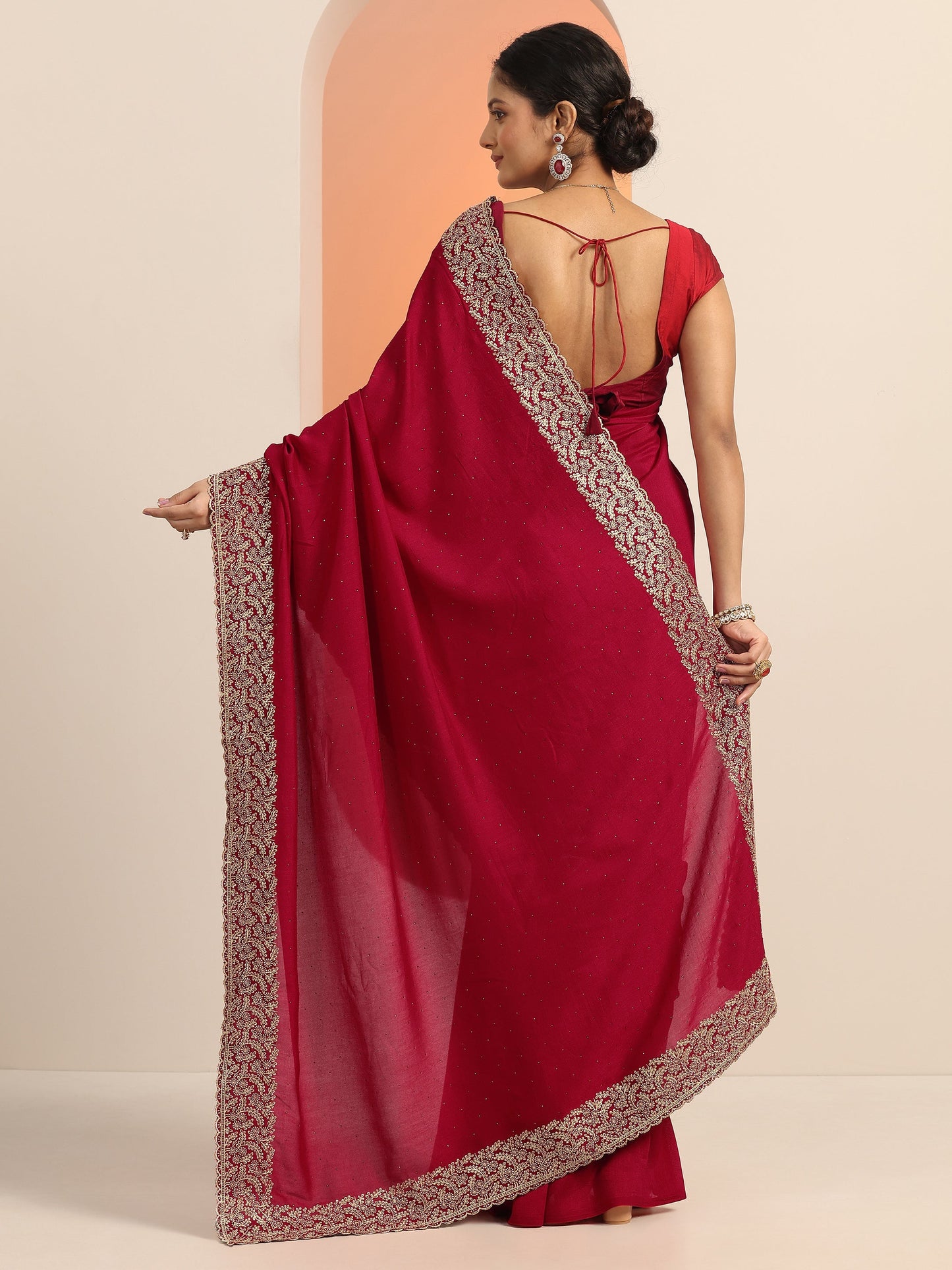 Red Embellished Silk blend Saree With Unstitched Blouse Piece