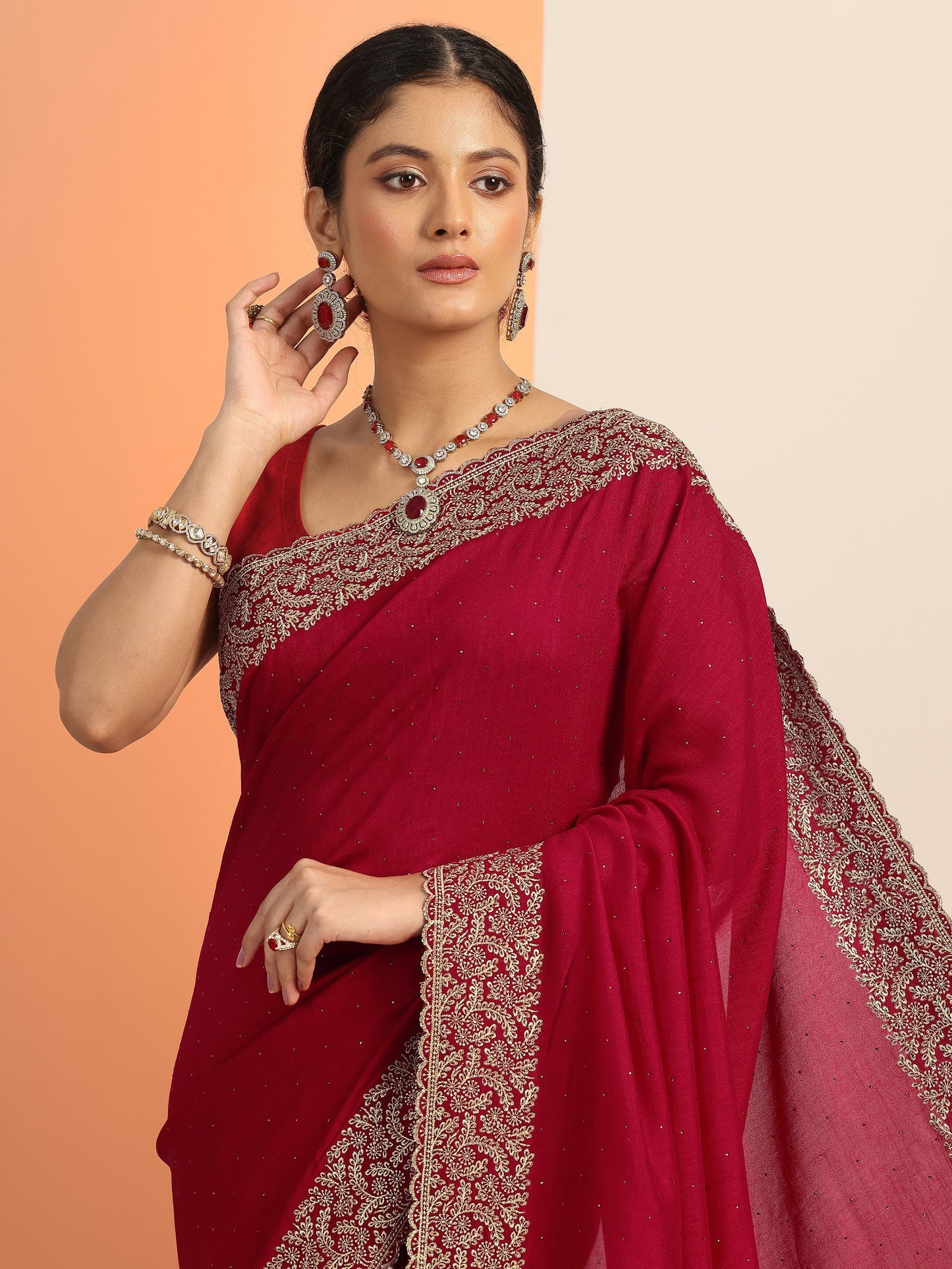 Red Embellished Silk blend Saree With Unstitched Blouse Piece