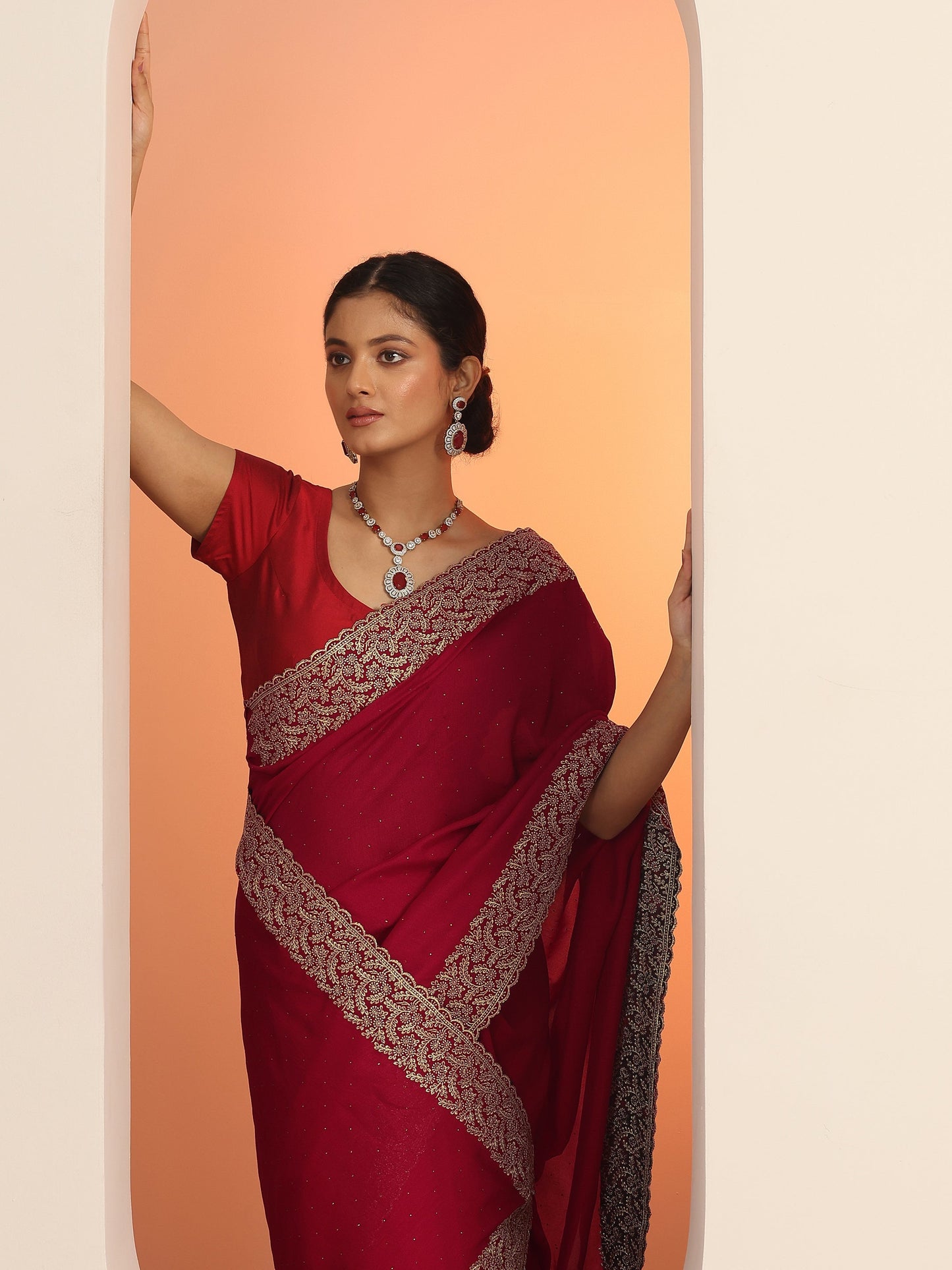 Red Embellished Silk blend Saree With Unstitched Blouse Piece