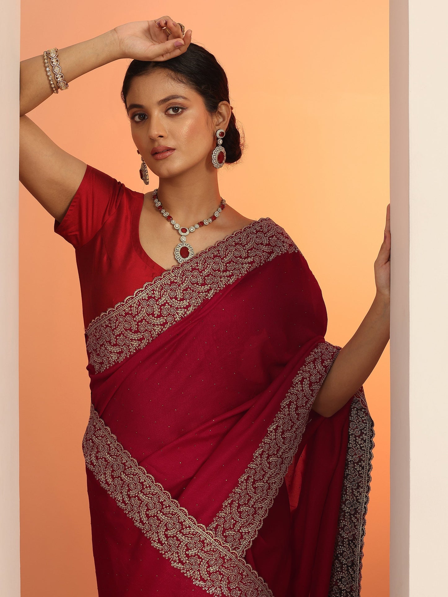Red Embellished Silk blend Saree With Unstitched Blouse Piece
