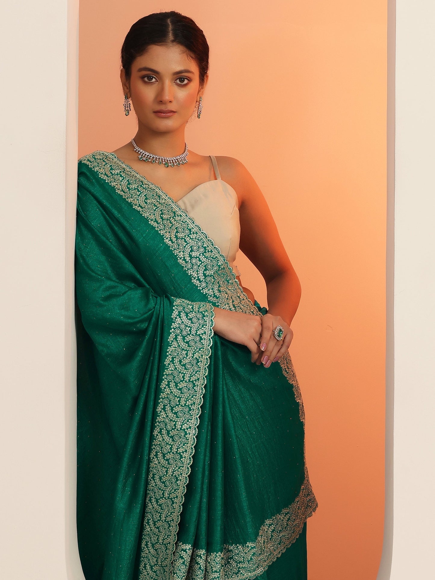 Green Embellished Silk blend Saree With Unstitched Blouse Piece