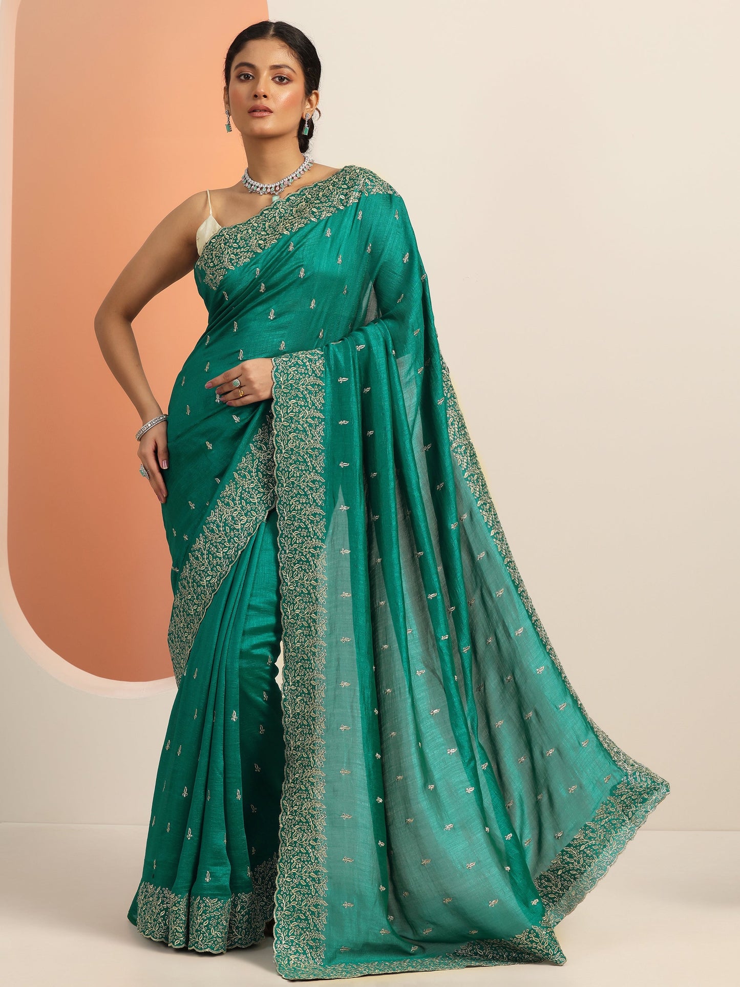 Green Embroidered Silk blend Saree With Unstitched Blouse Piece