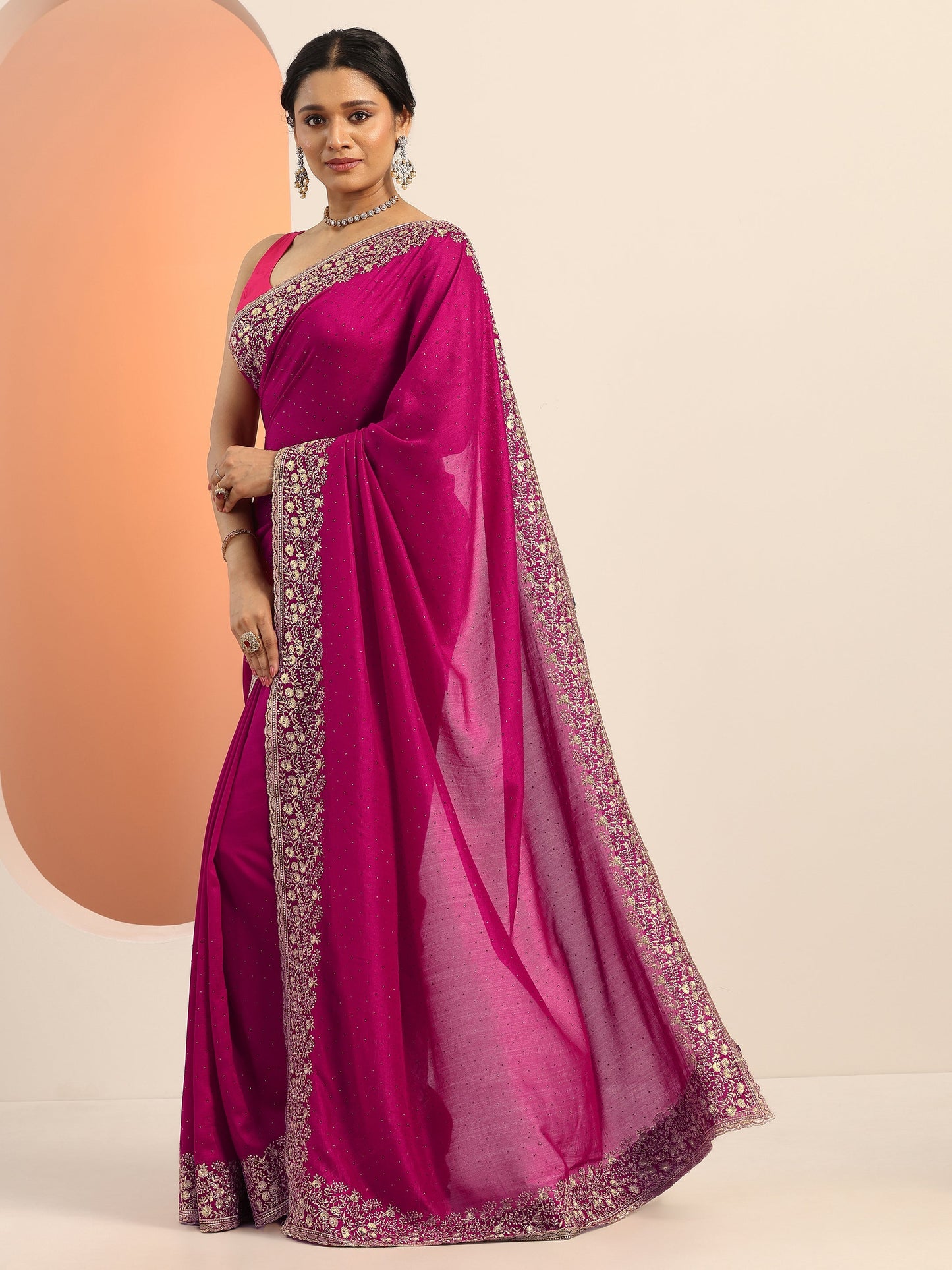 Red Embellished Silk blend Saree With Unstitched Blouse Piece