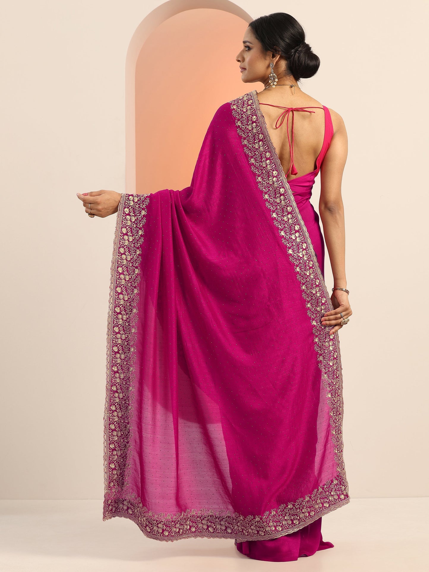 Red Embellished Silk blend Saree With Unstitched Blouse Piece